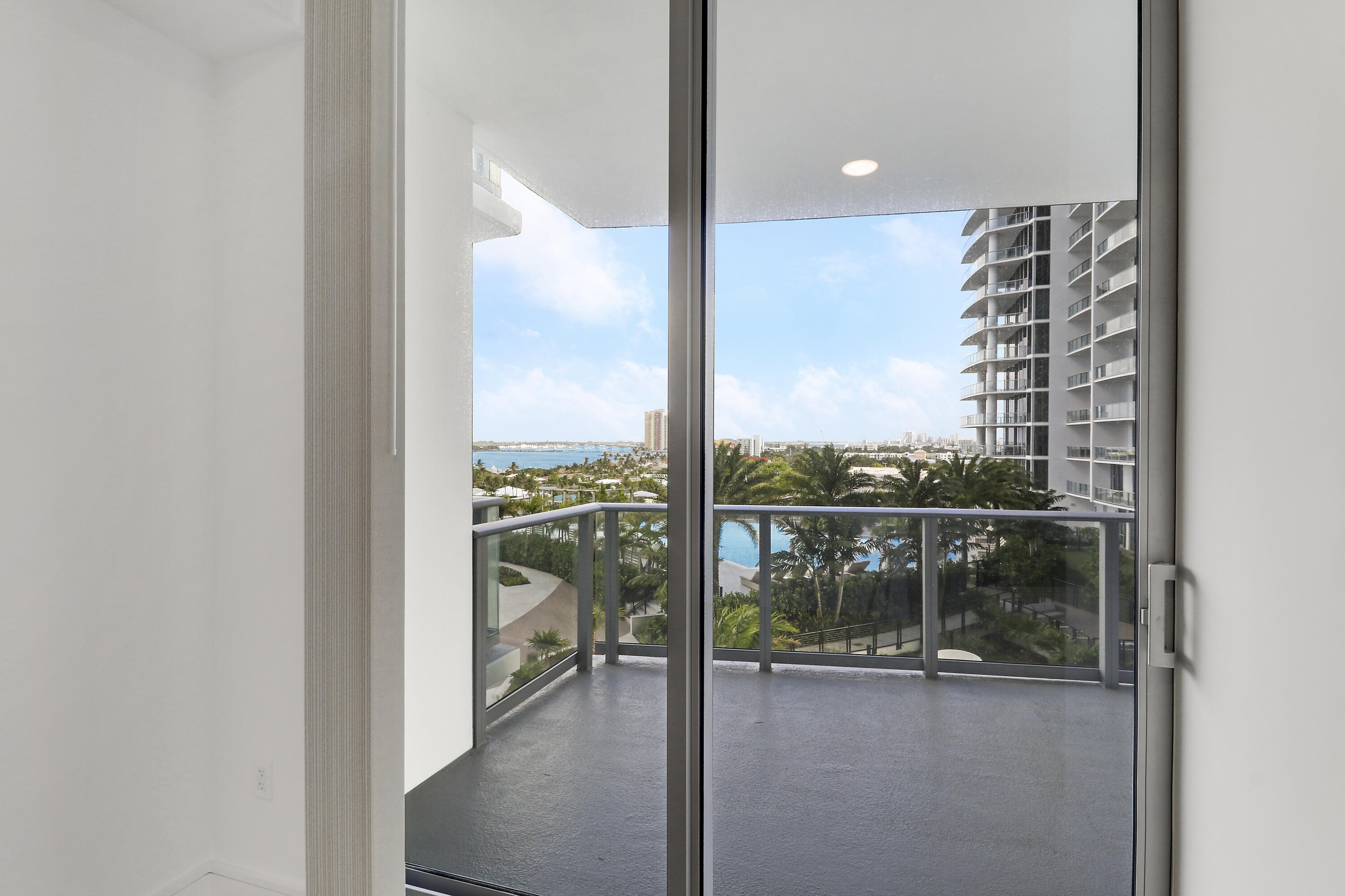 220 Lake Shore Drive 815 Property Photo 40