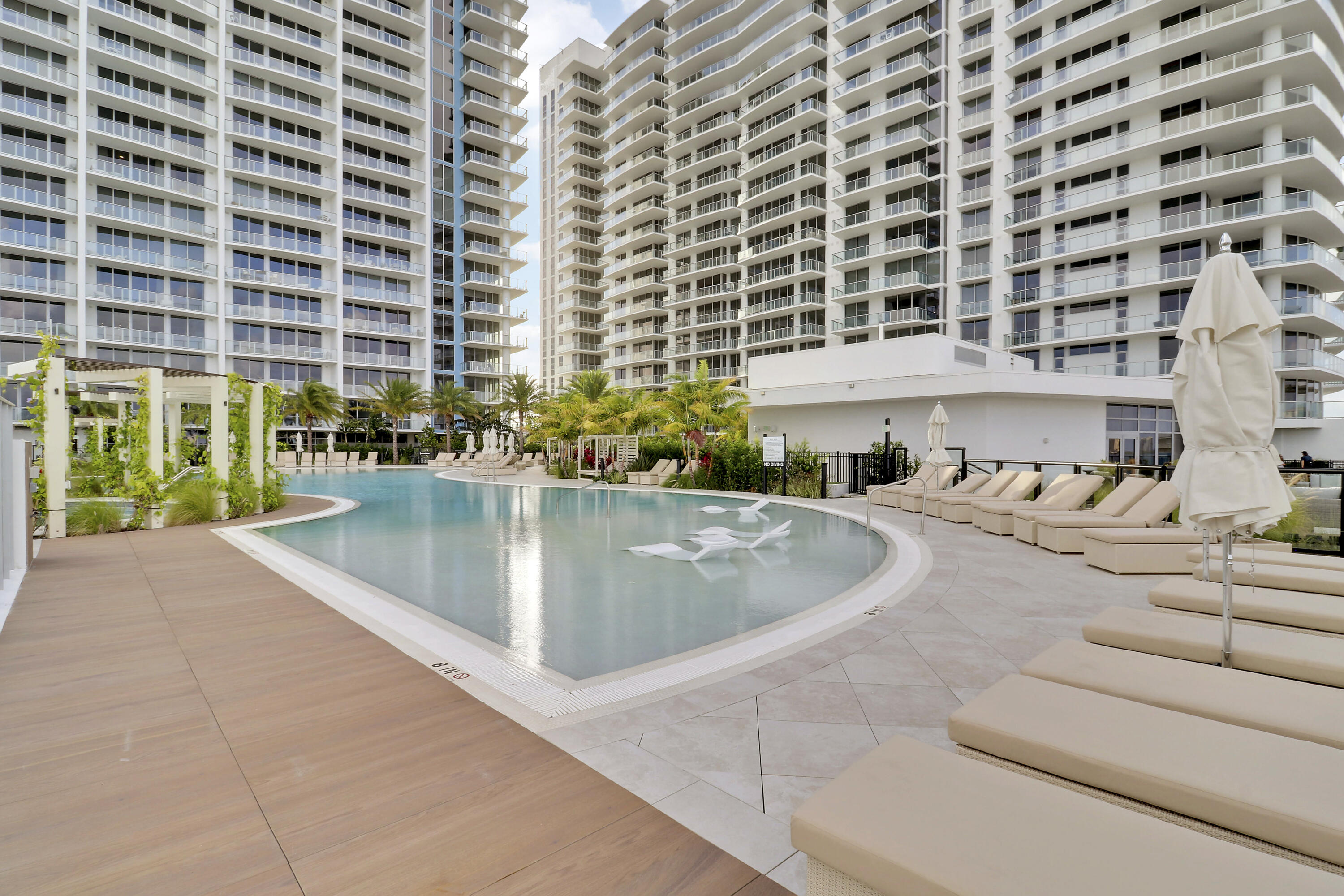 220 Lake Shore Drive 815 Property Photo 51