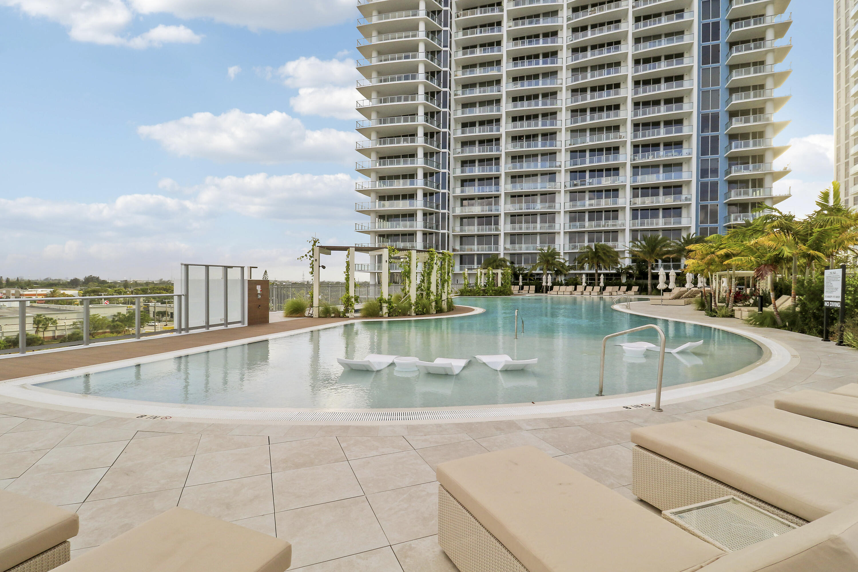 220 Lake Shore Drive 815 Property Photo 52