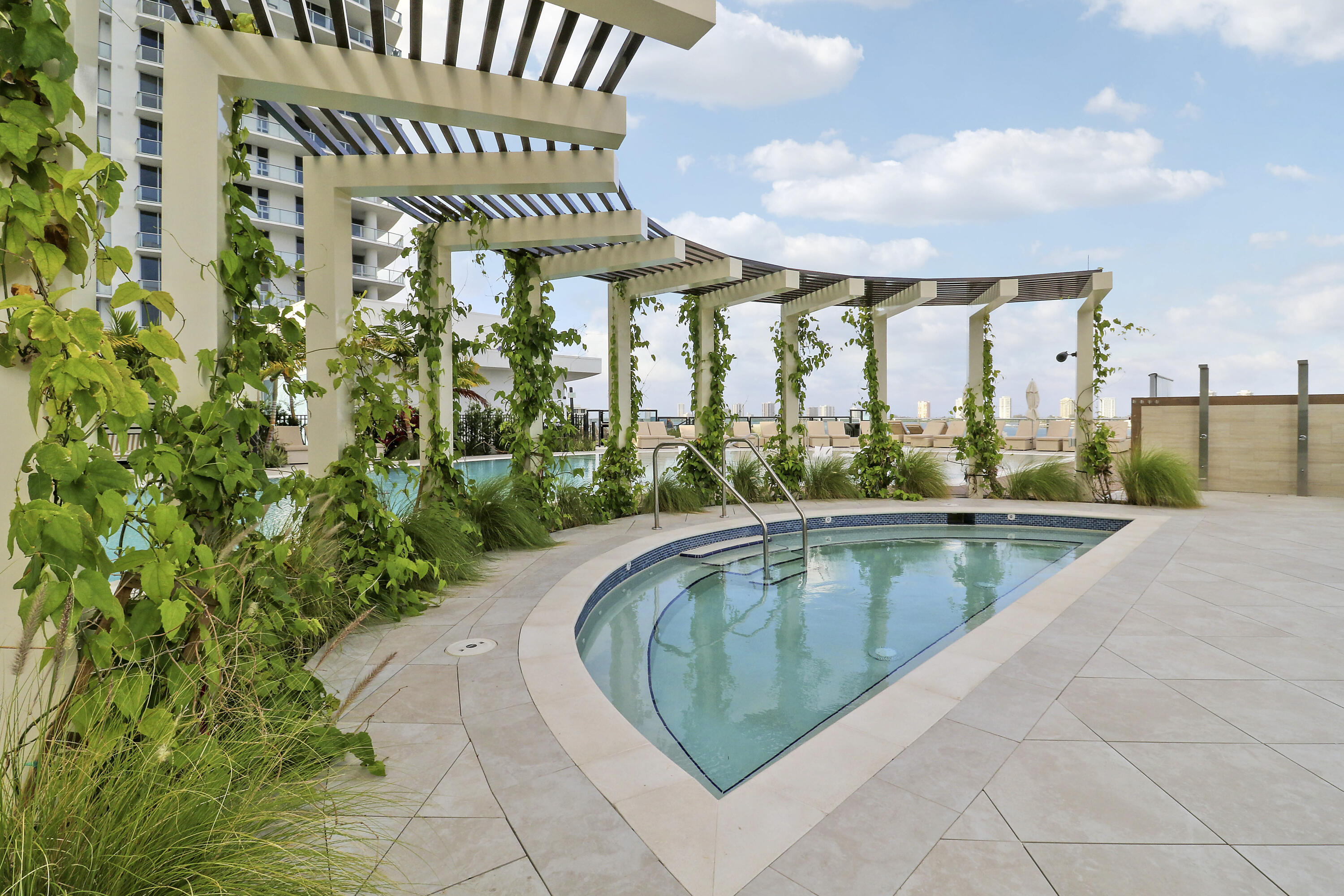 220 Lake Shore Drive 815 Property Photo 54