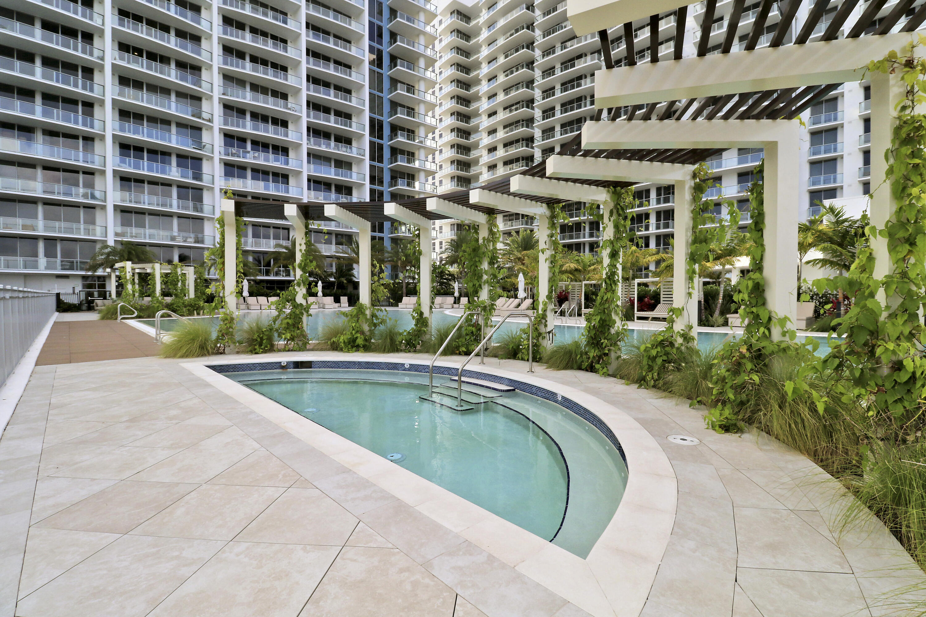220 Lake Shore Drive 815 Property Photo 55