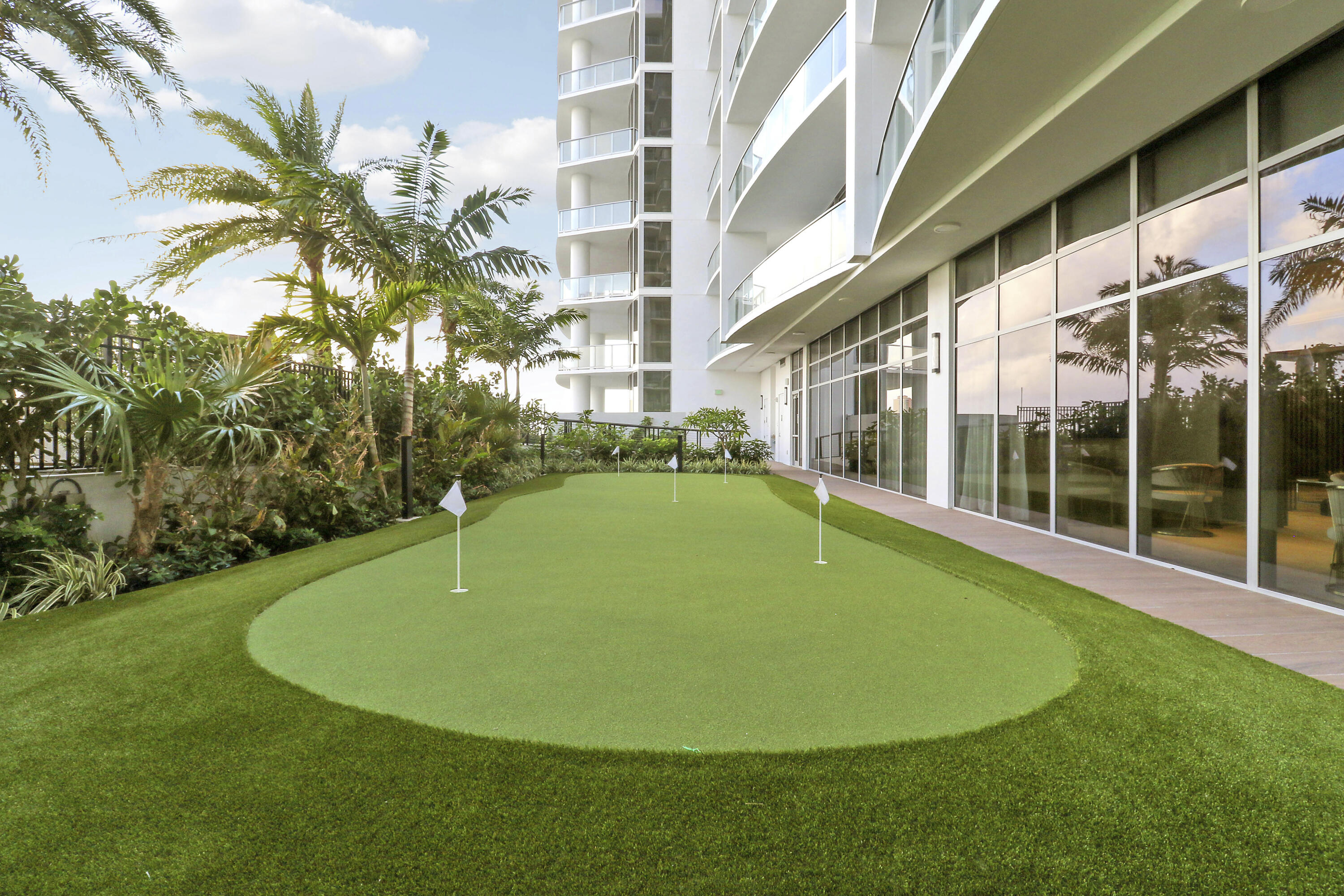 220 Lake Shore Drive 815 Property Photo 62
