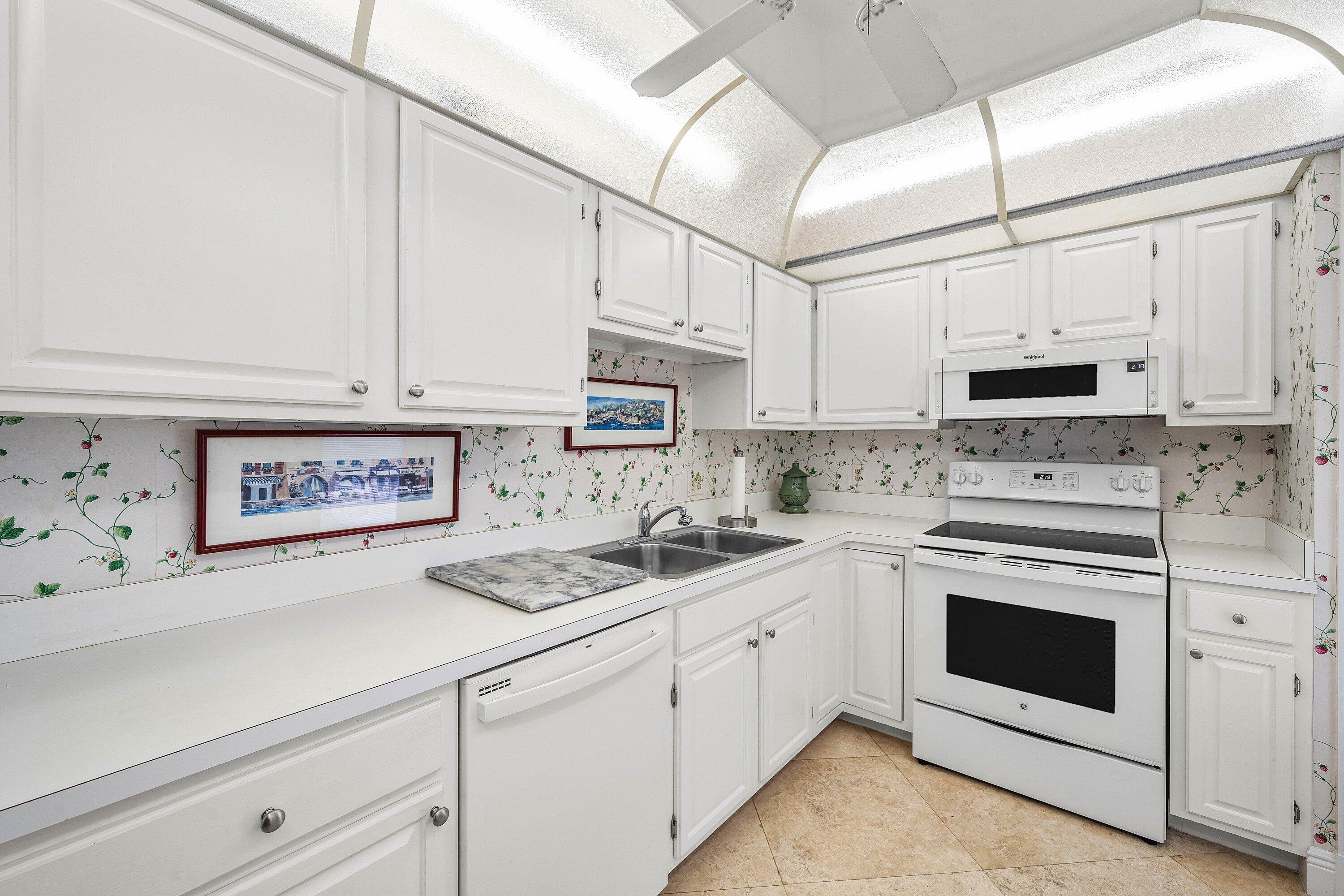 4233 A Quail Ridge Drive N Sandpiper Property Photo 9