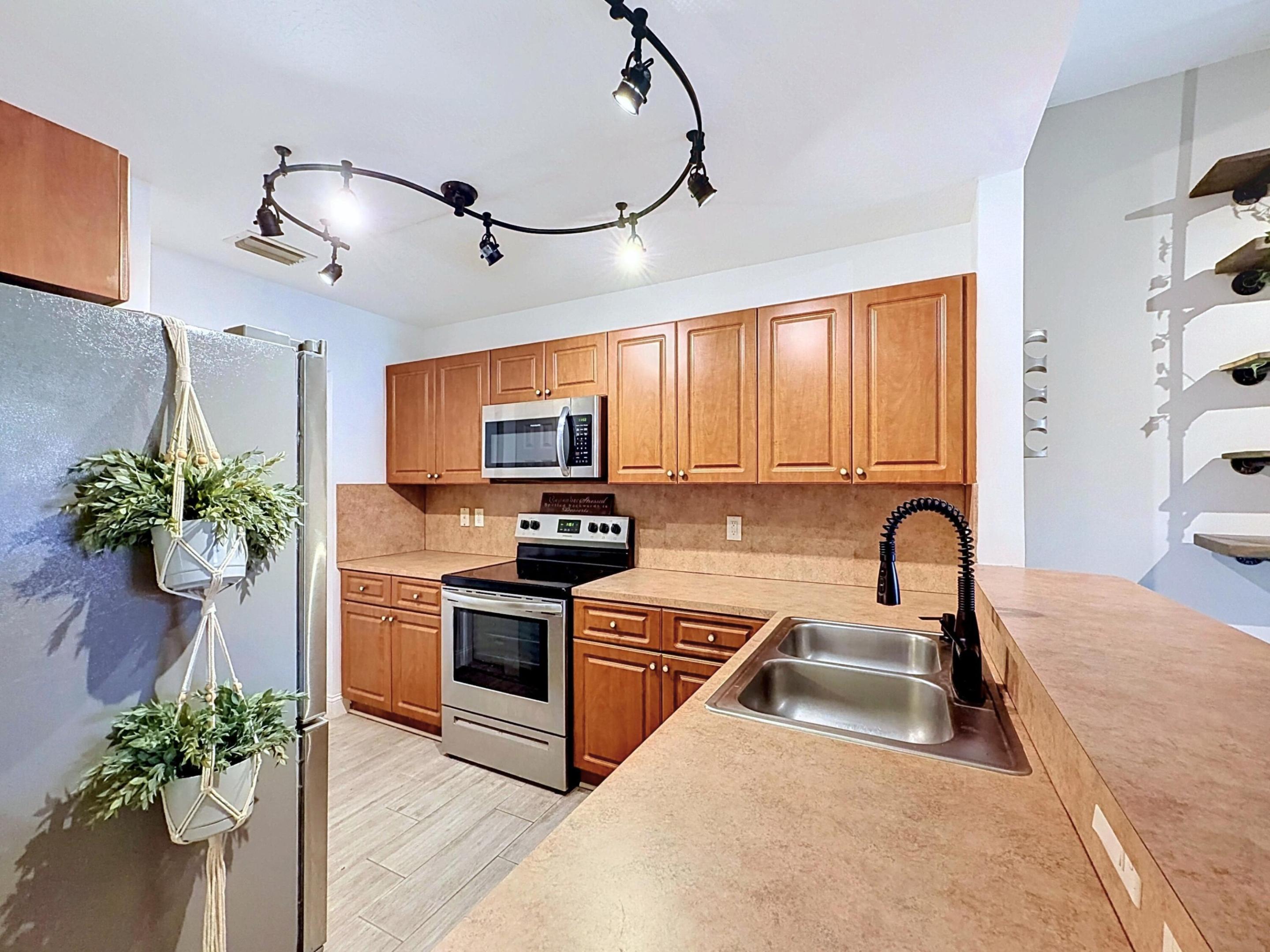 2154 Anchor Court Property Photo 6