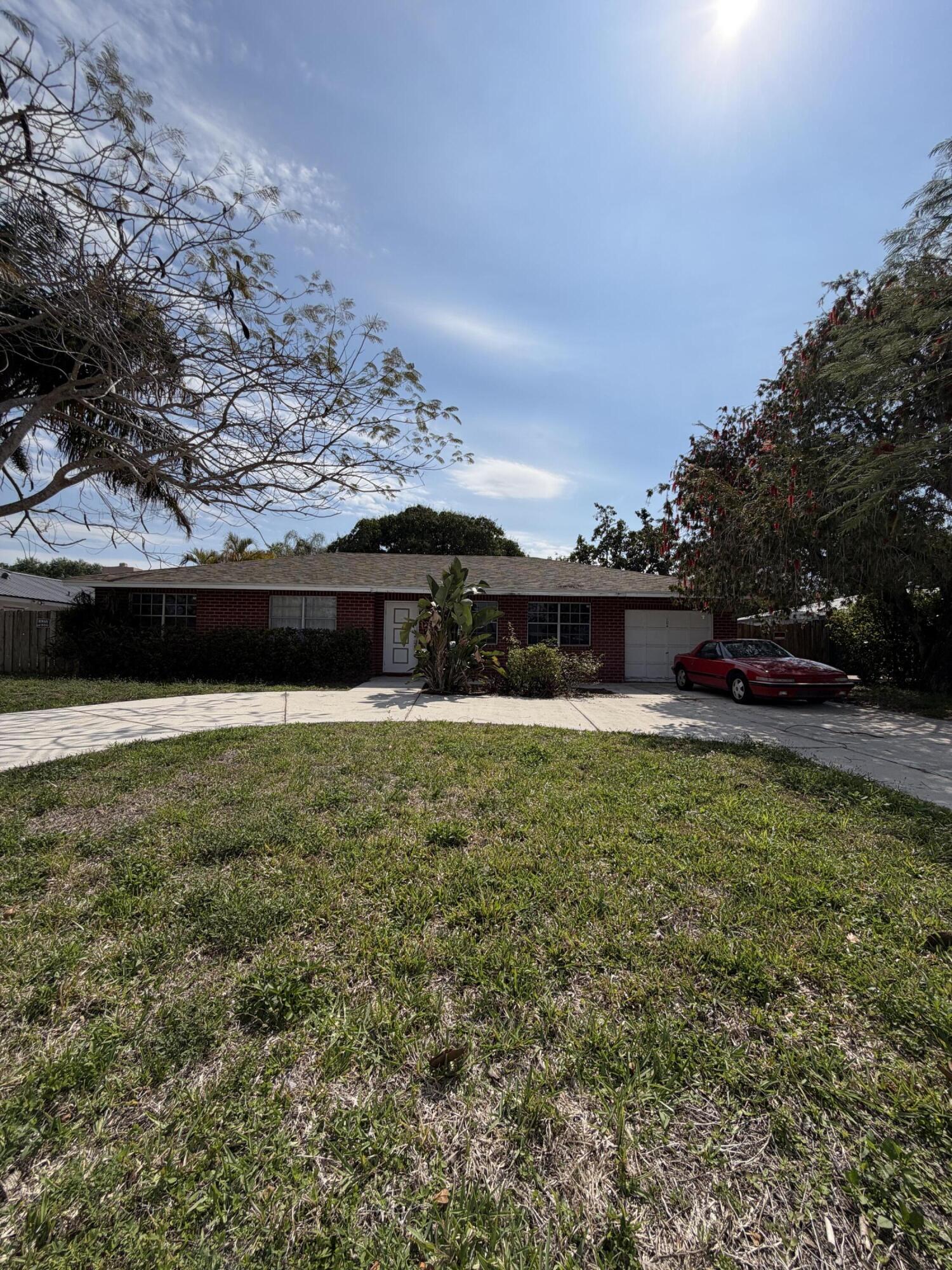 104 W Swan Pkwy Parkway W Property Photo 1
