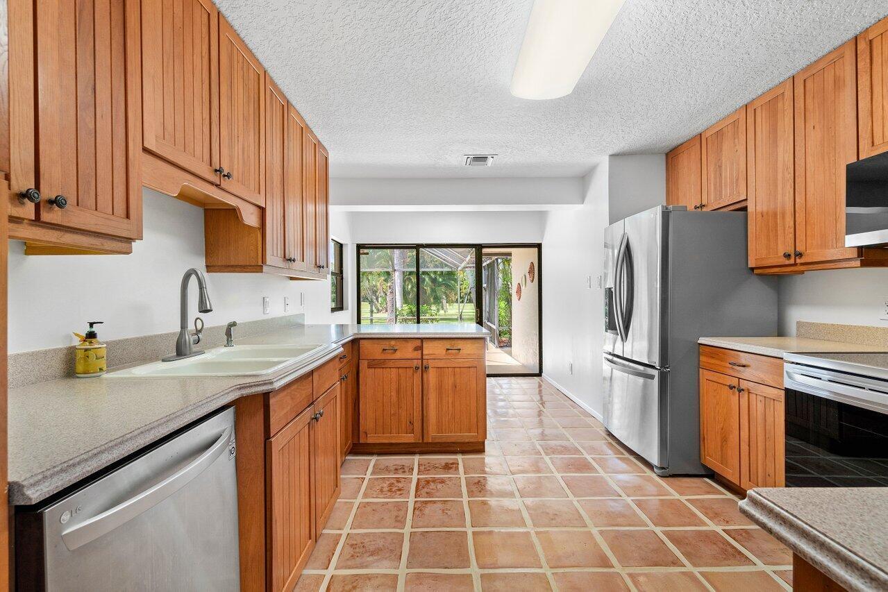 9405 Dundee Drive Property Photo 15