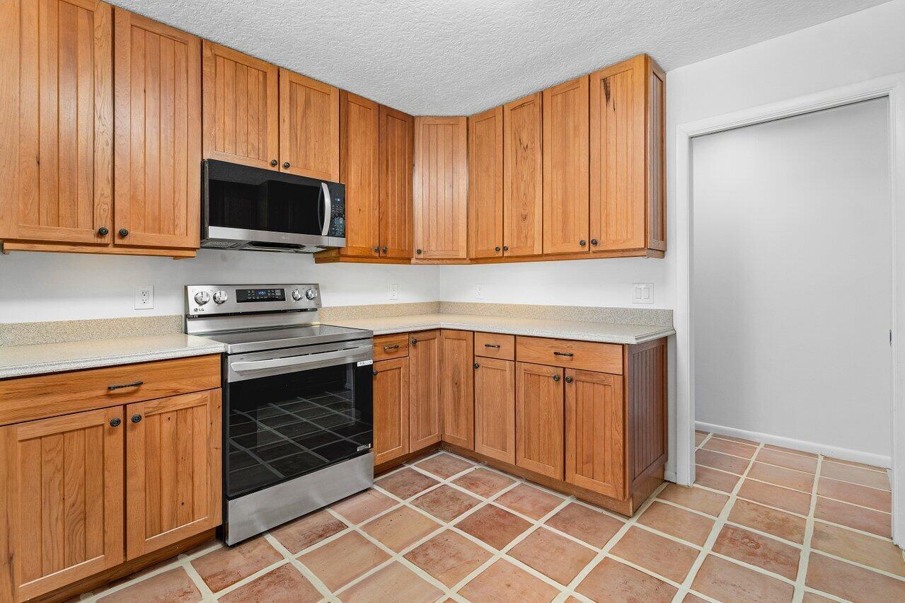 9405 Dundee Drive Property Photo 16