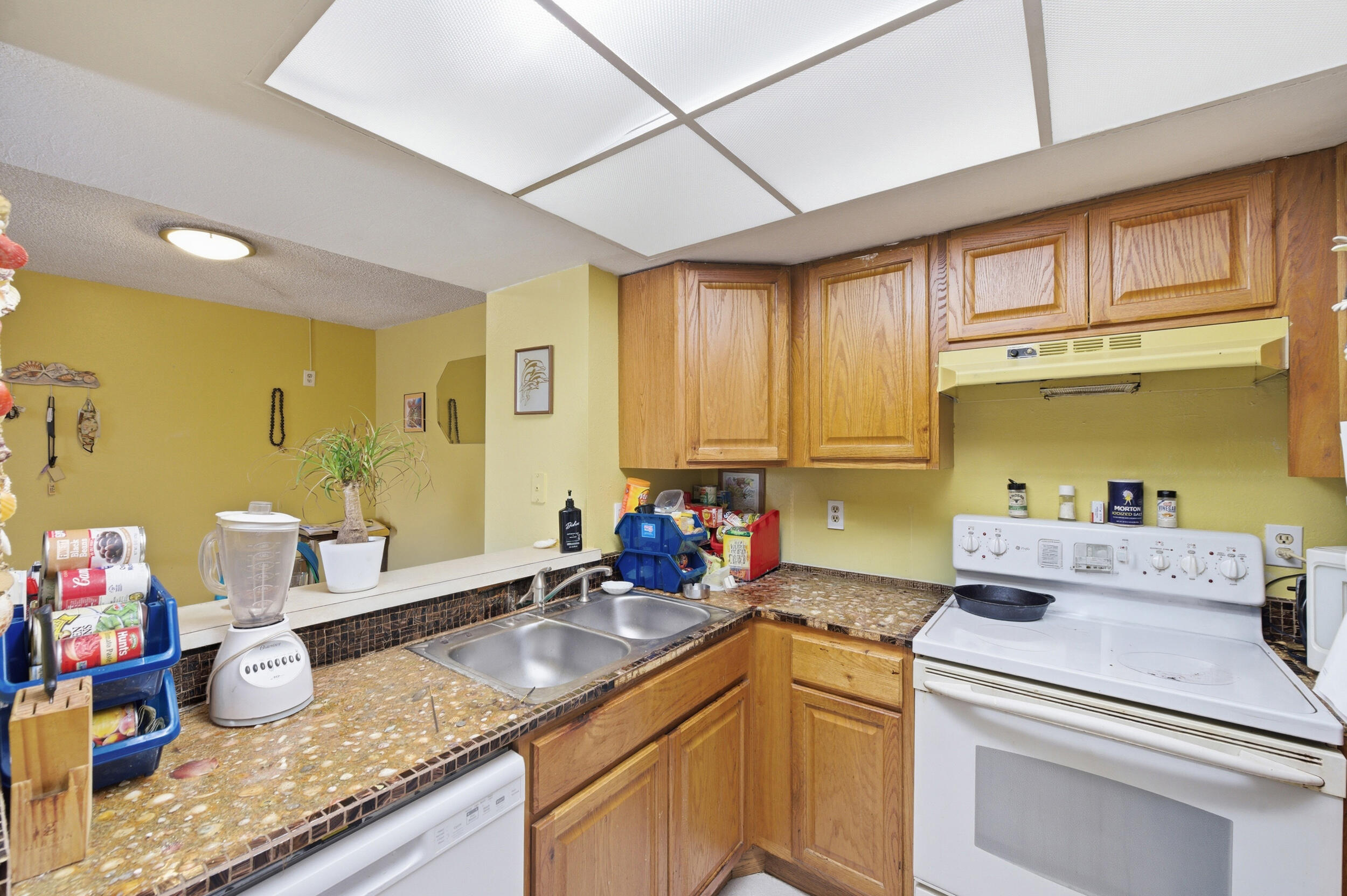 1530 Se Royal Green Circle 204 Property Photo 25