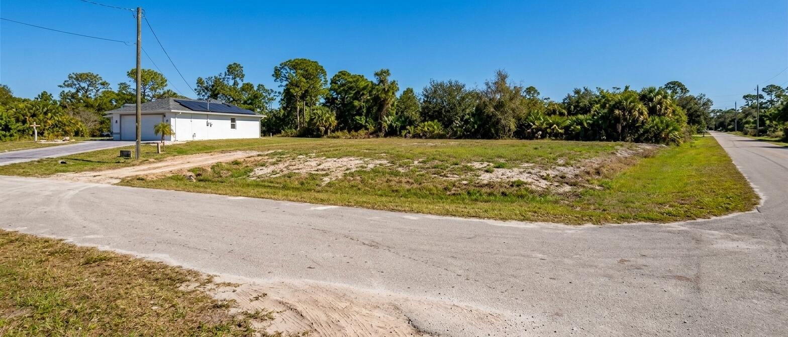 845 Cervantes Street E Property Photo 2