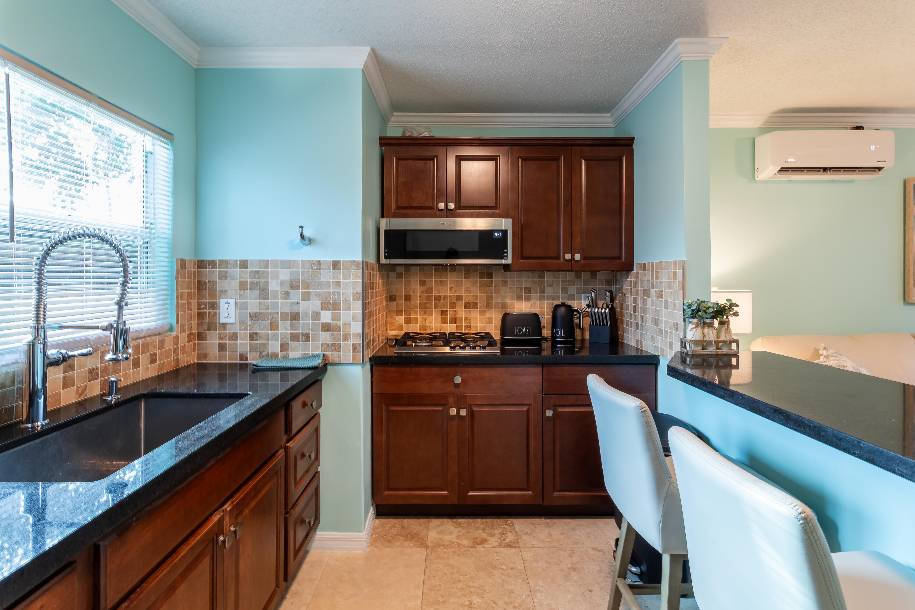 1724 37th Street Property Photo 6