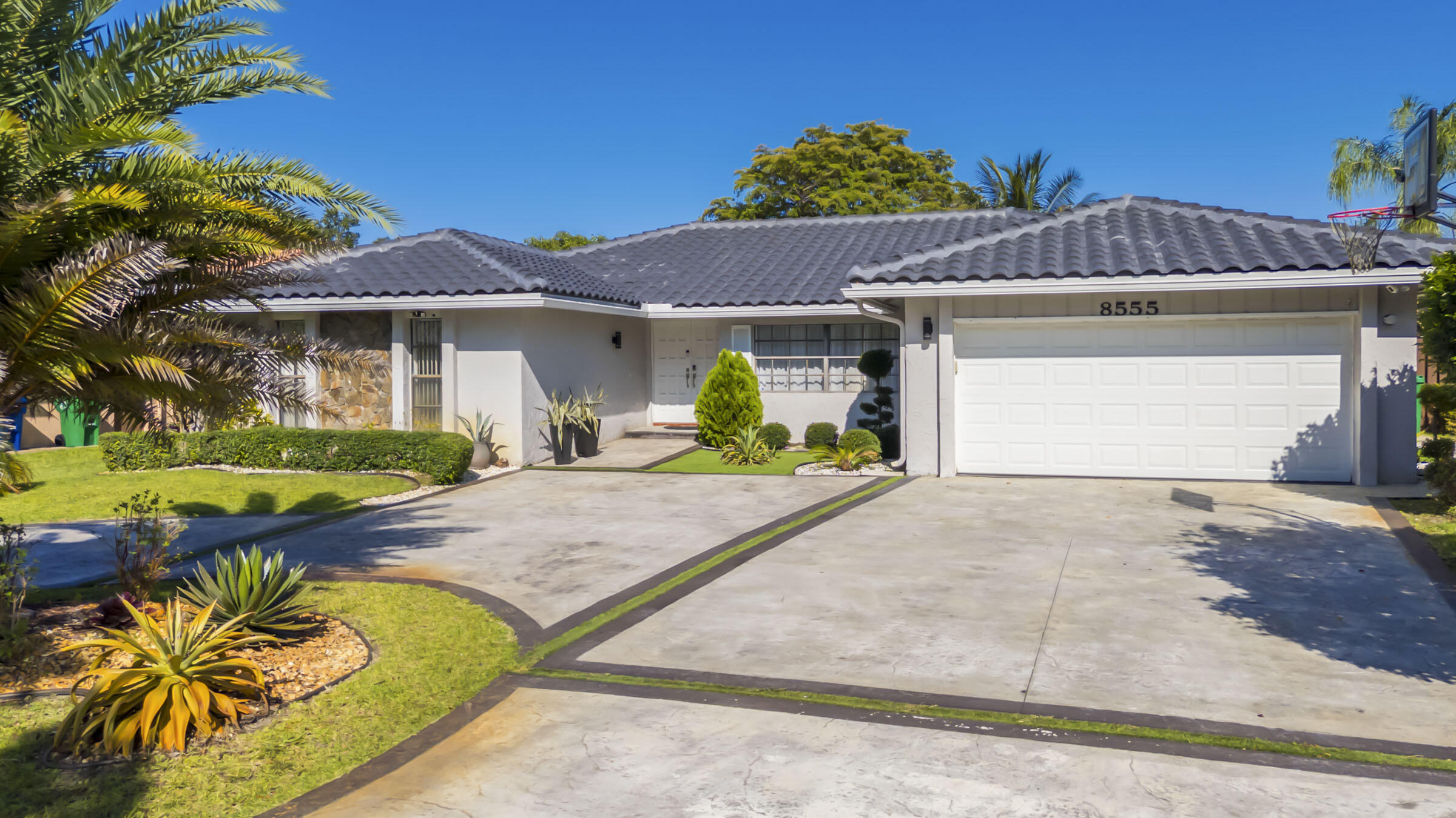 8555 SW 1st Place
