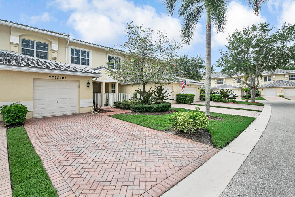 9778 Bowline 101 Property Photo 1