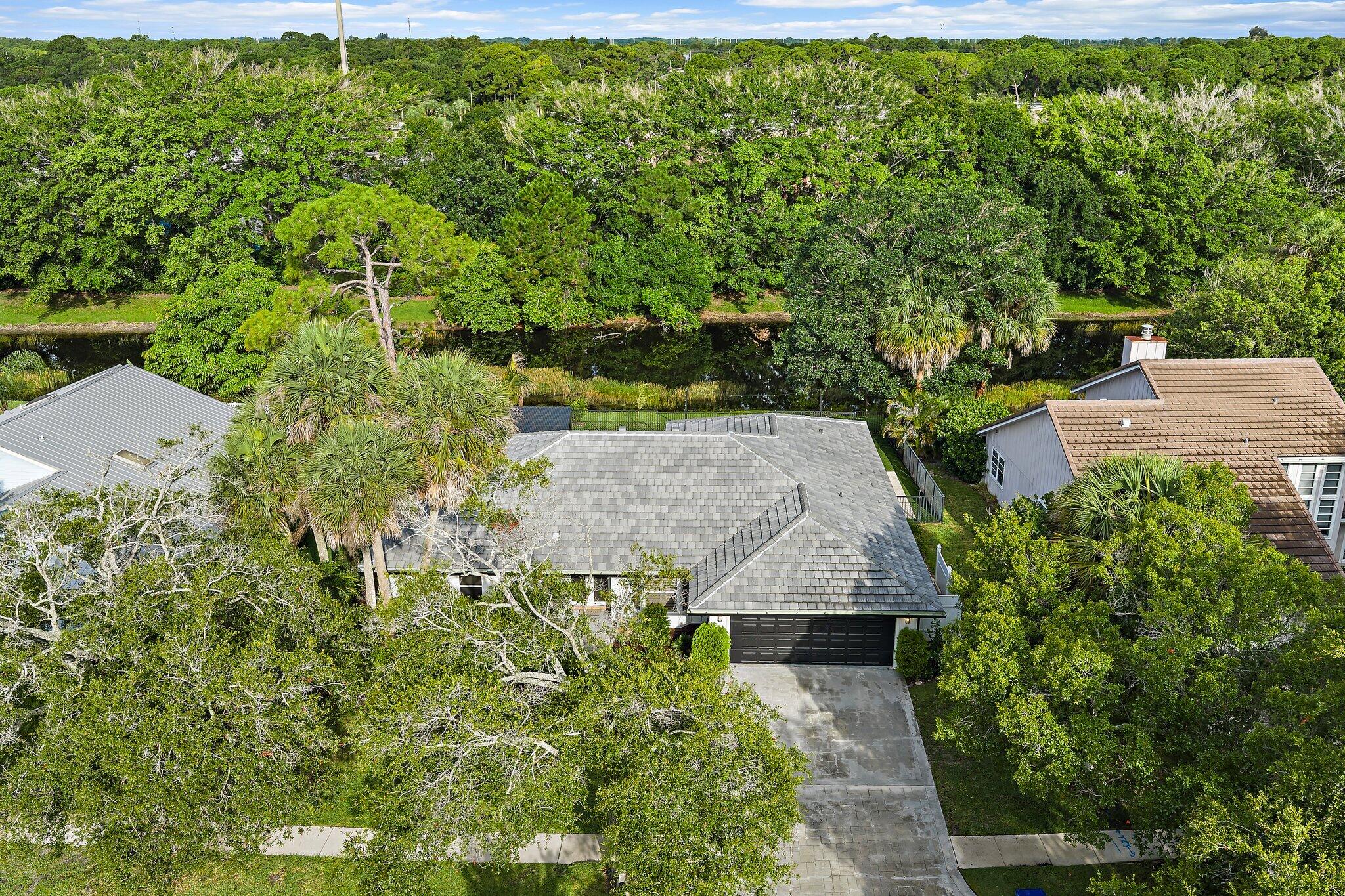 18169 Lake Bend Drive Property Photo 3