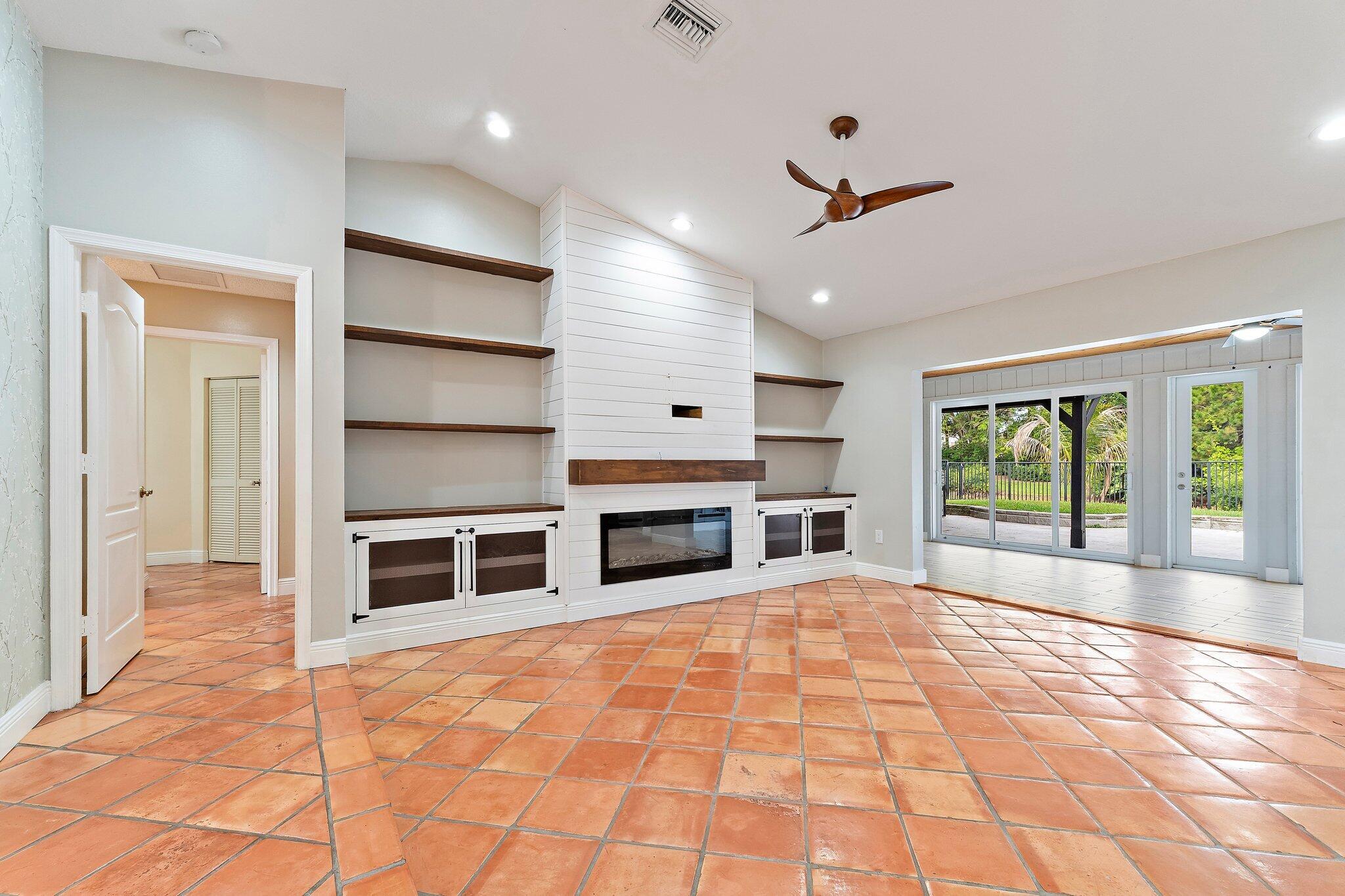 18169 Lake Bend Drive Property Photo 10