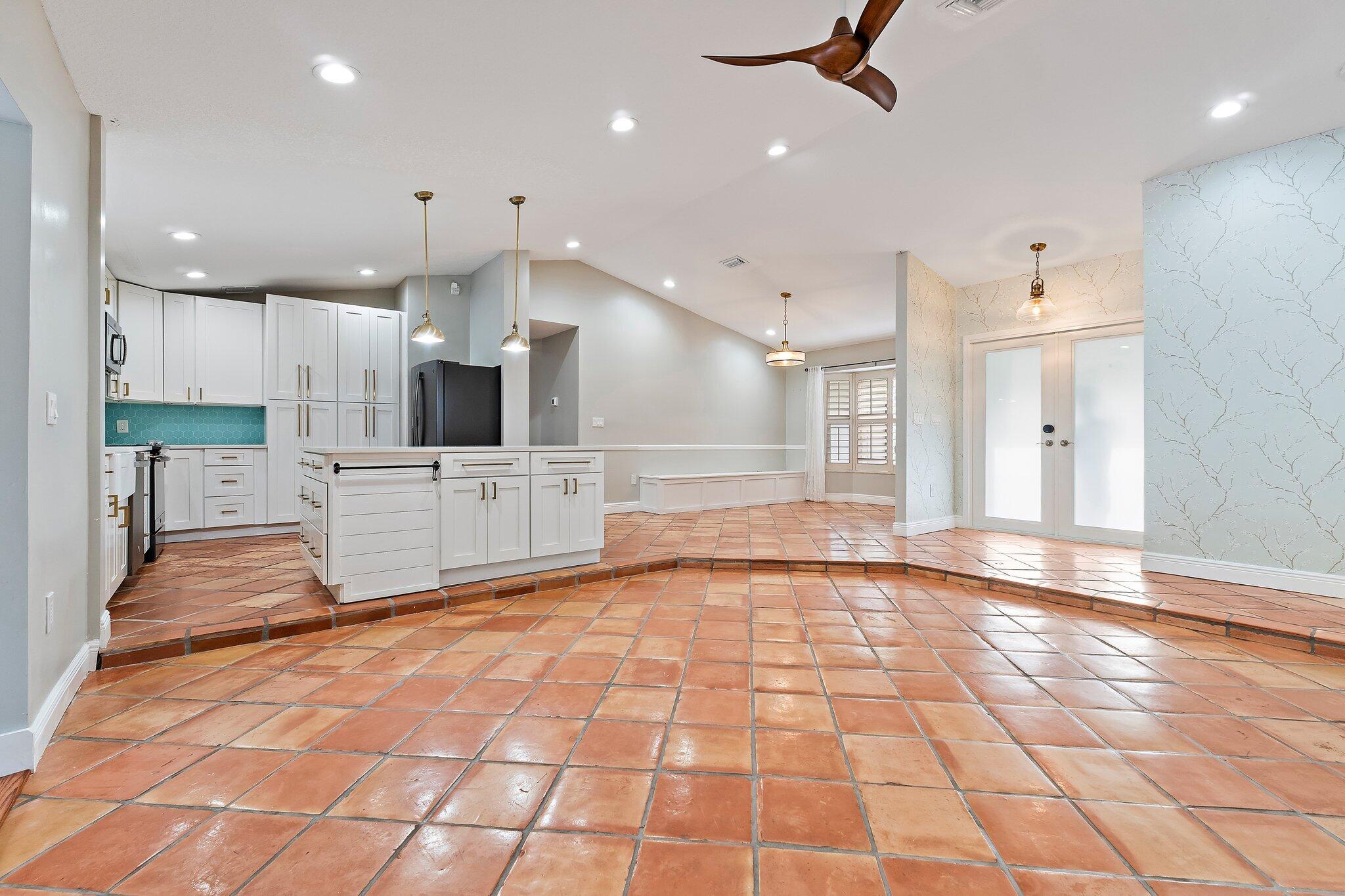 18169 Lake Bend Drive Property Photo 12
