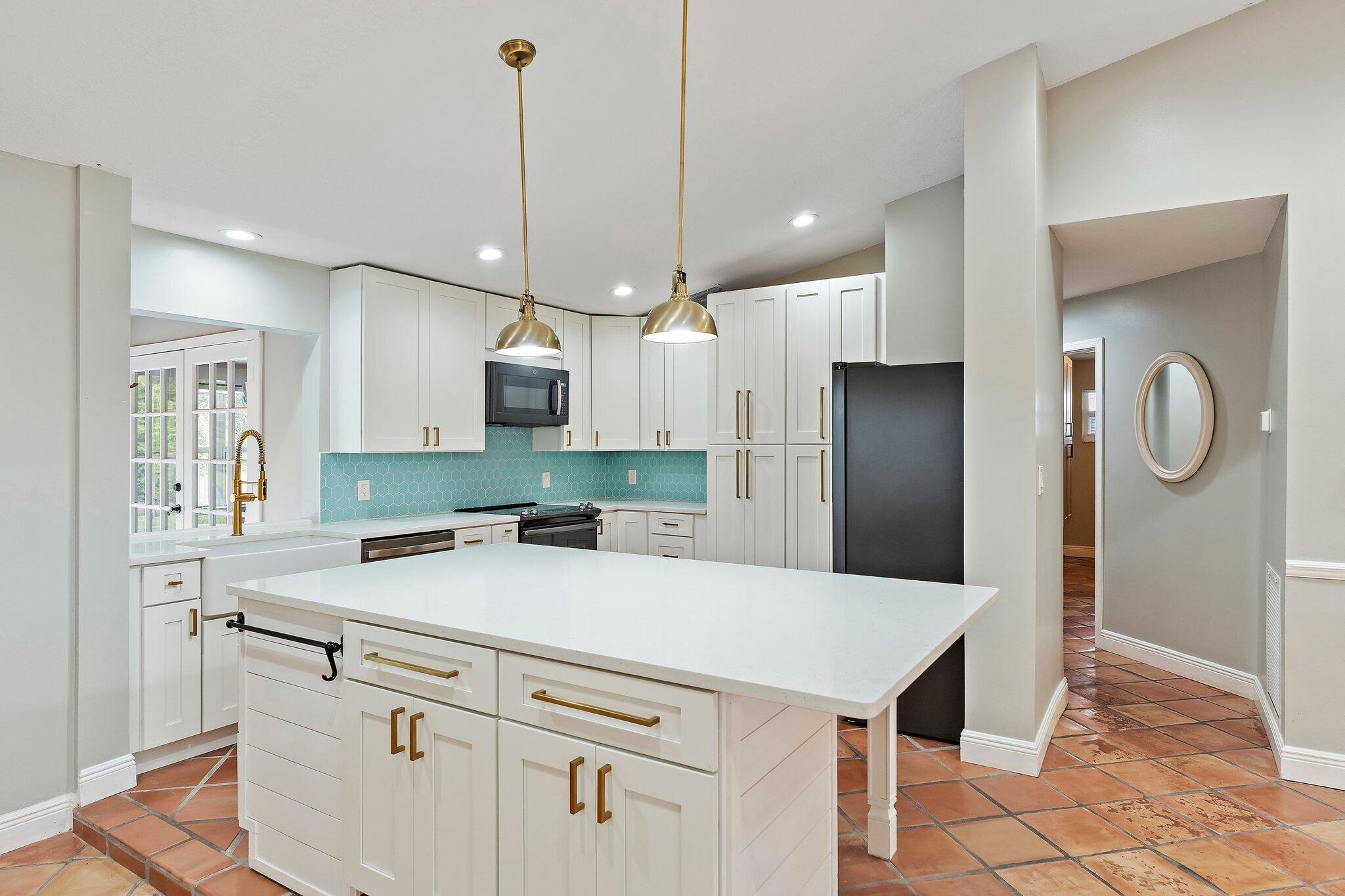 18169 Lake Bend Drive Property Photo 16