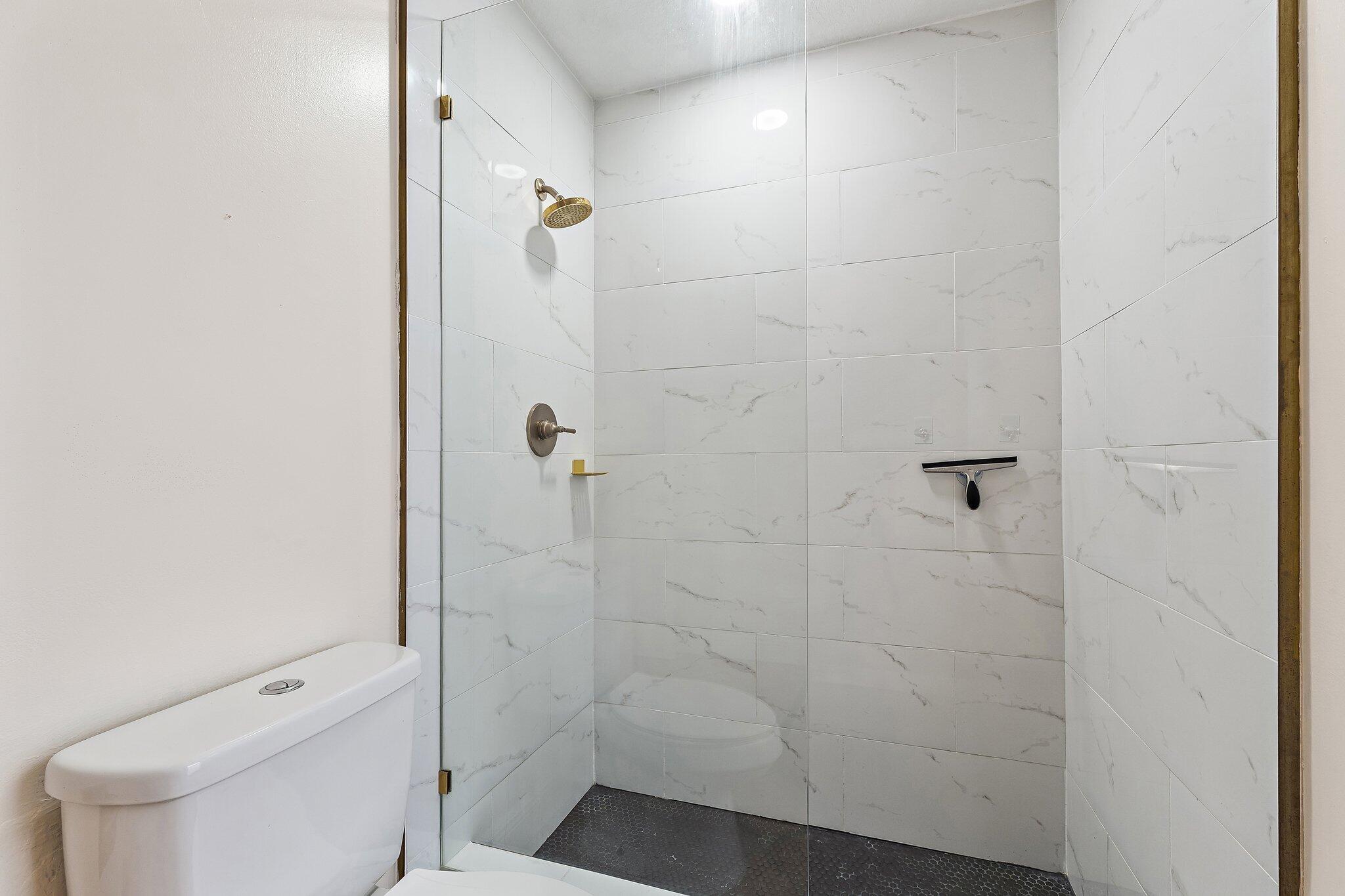 18169 Lake Bend Drive Property Photo 27
