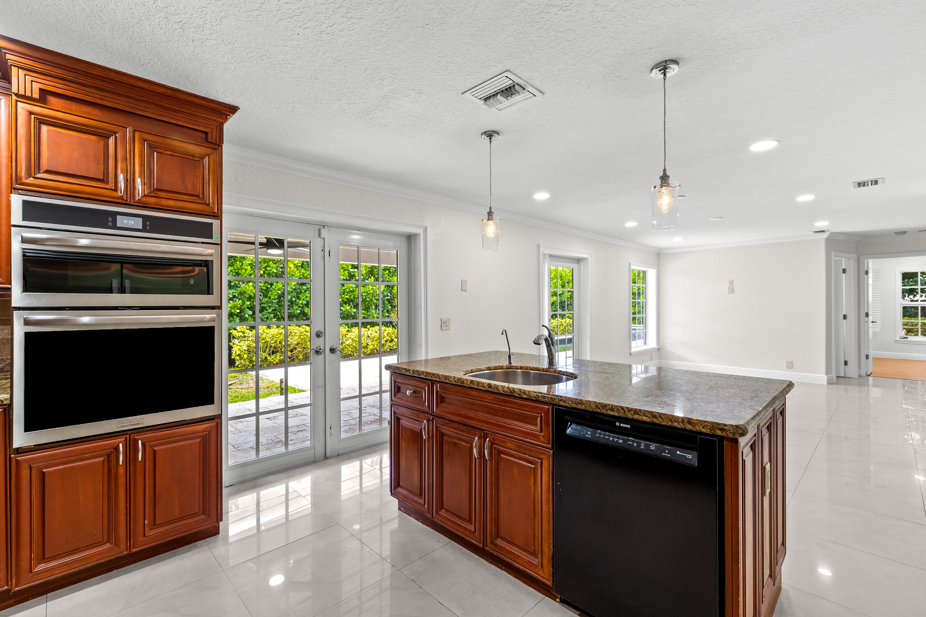 4610 Pinetree Drive Property Photo 13