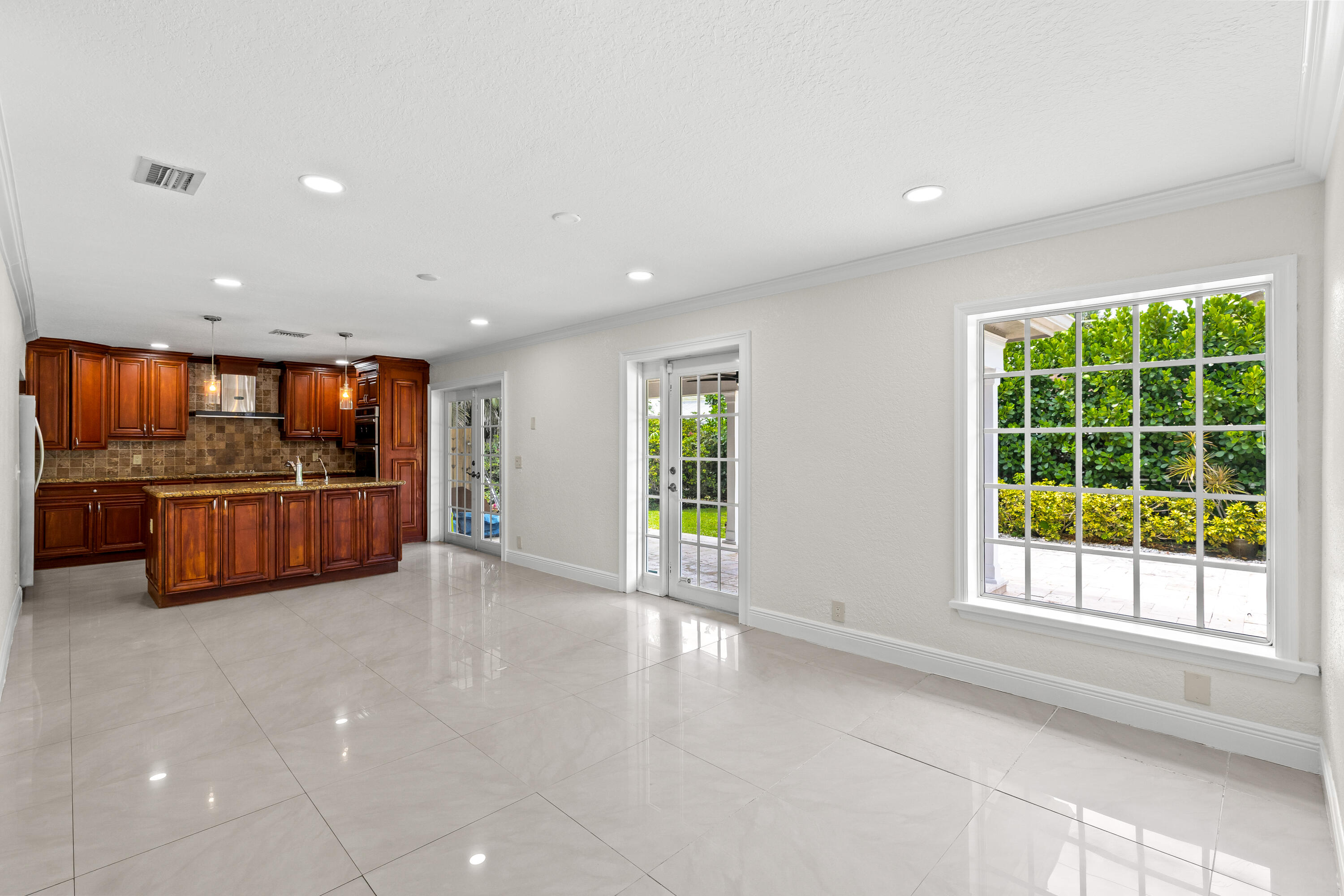 4610 Pinetree Drive Property Photo 15