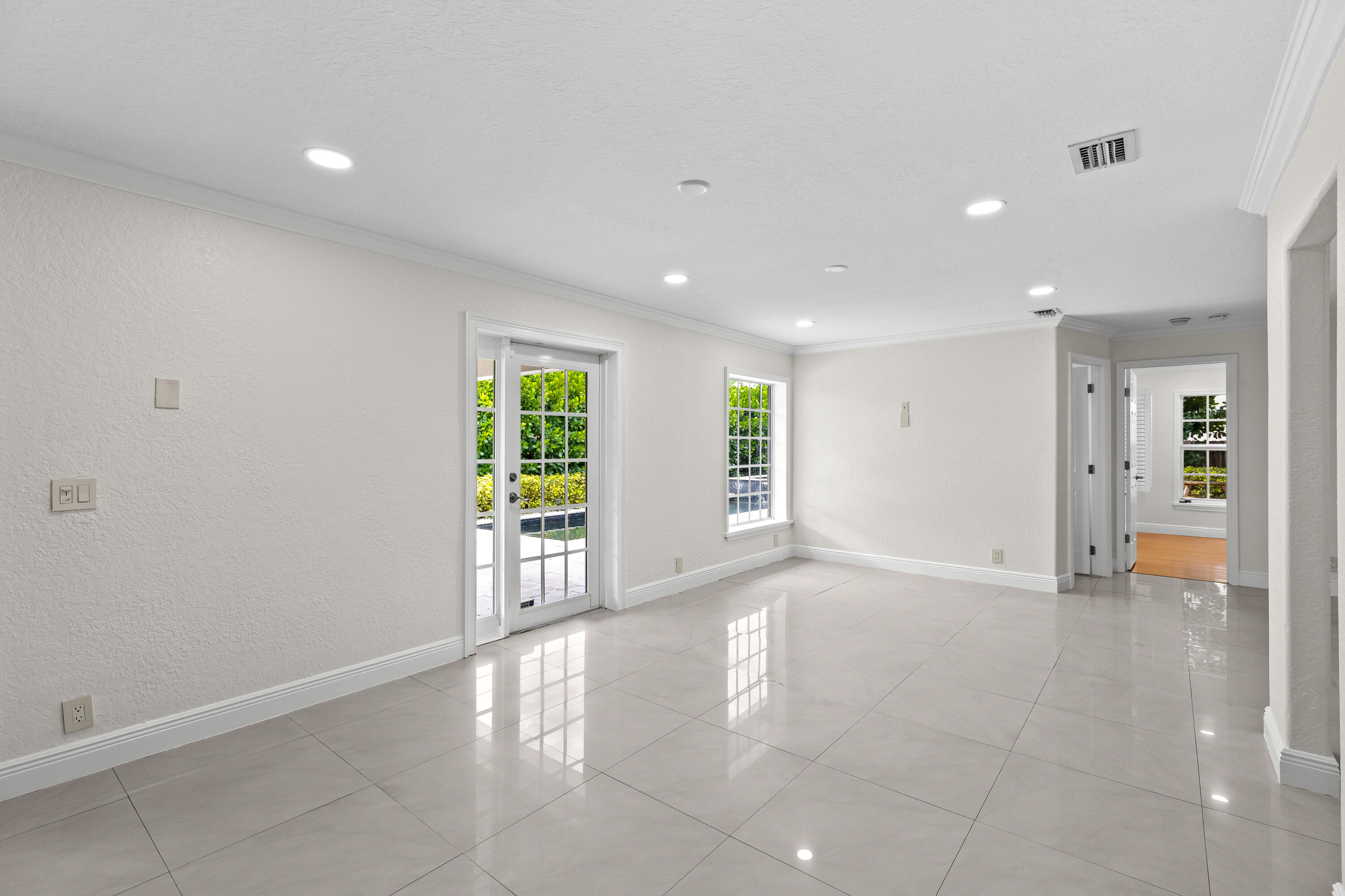 4610 Pinetree Drive Property Photo 16