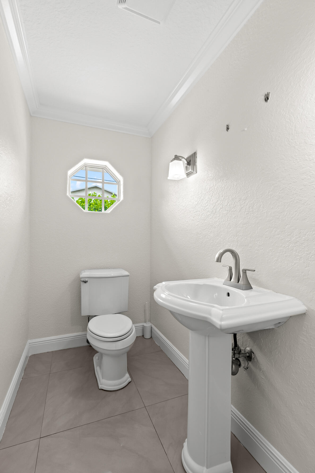 4610 Pinetree Drive Property Photo 17