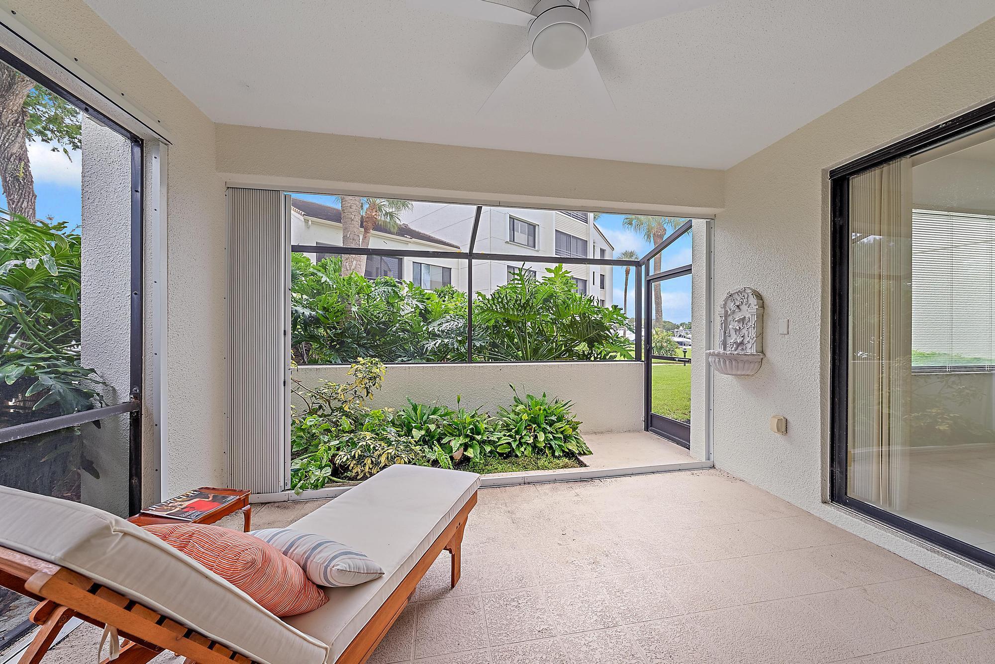 811 Oak Harbour Drive Property Photo 2