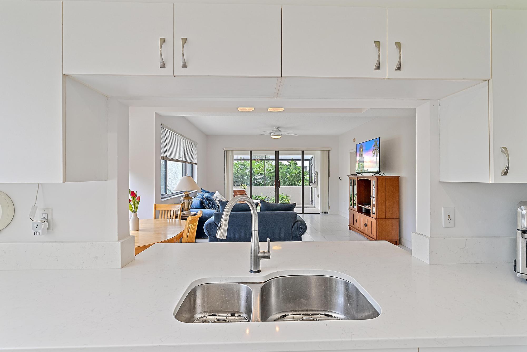 811 Oak Harbour Drive Property Photo 11