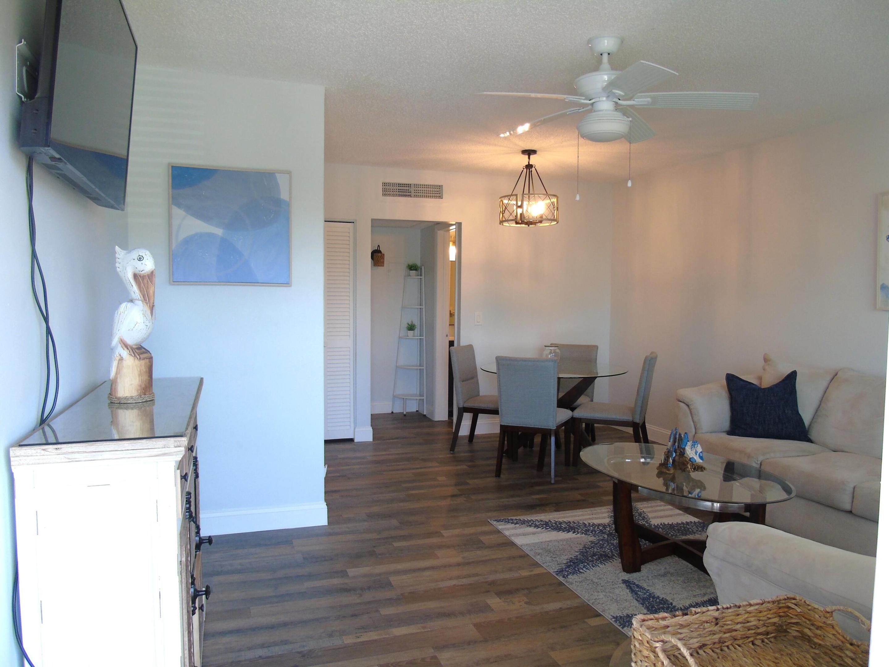 309 Circle Drive S 204 Property Photo 3