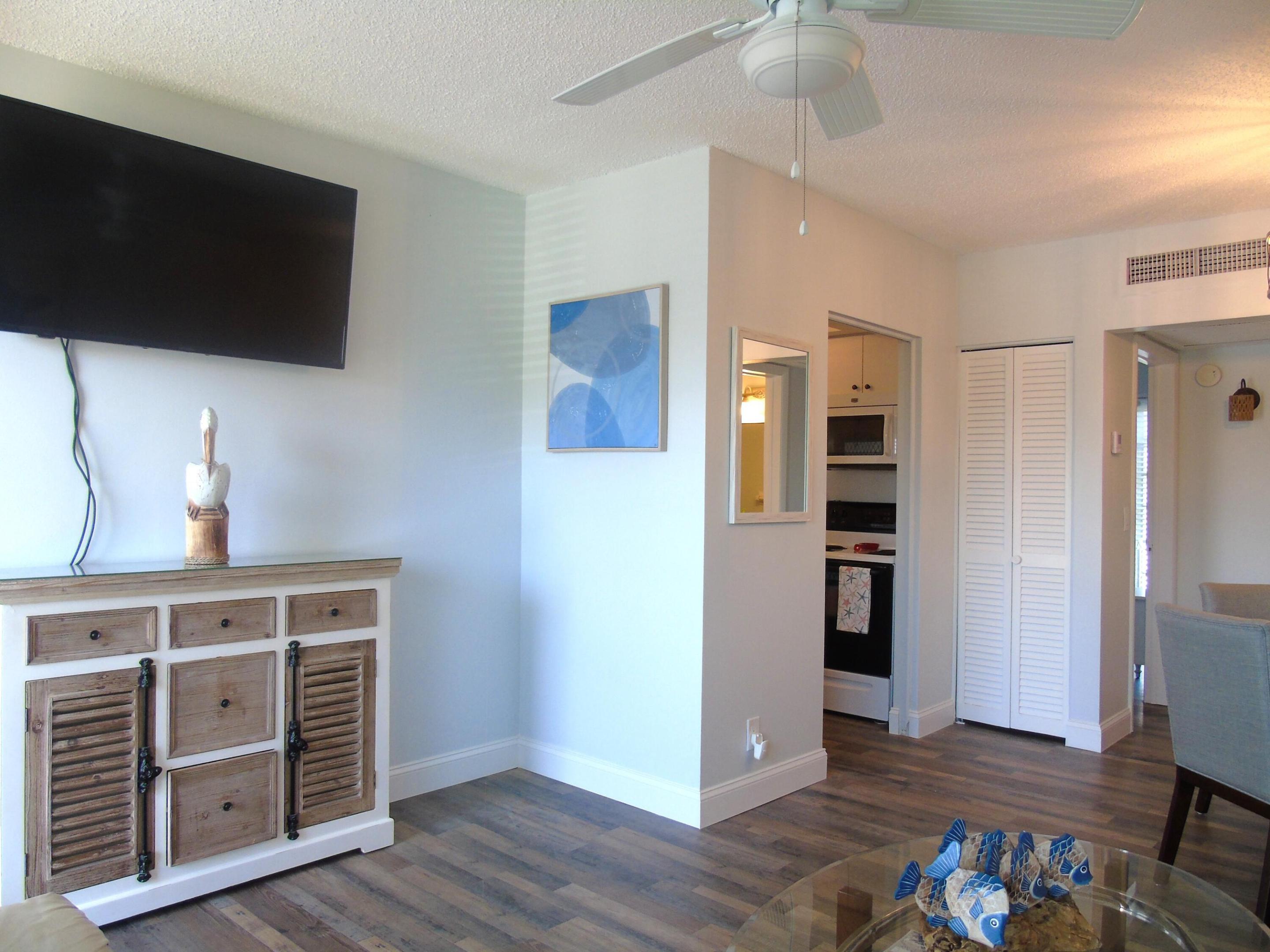 309 Circle Drive S 204 Property Photo 5