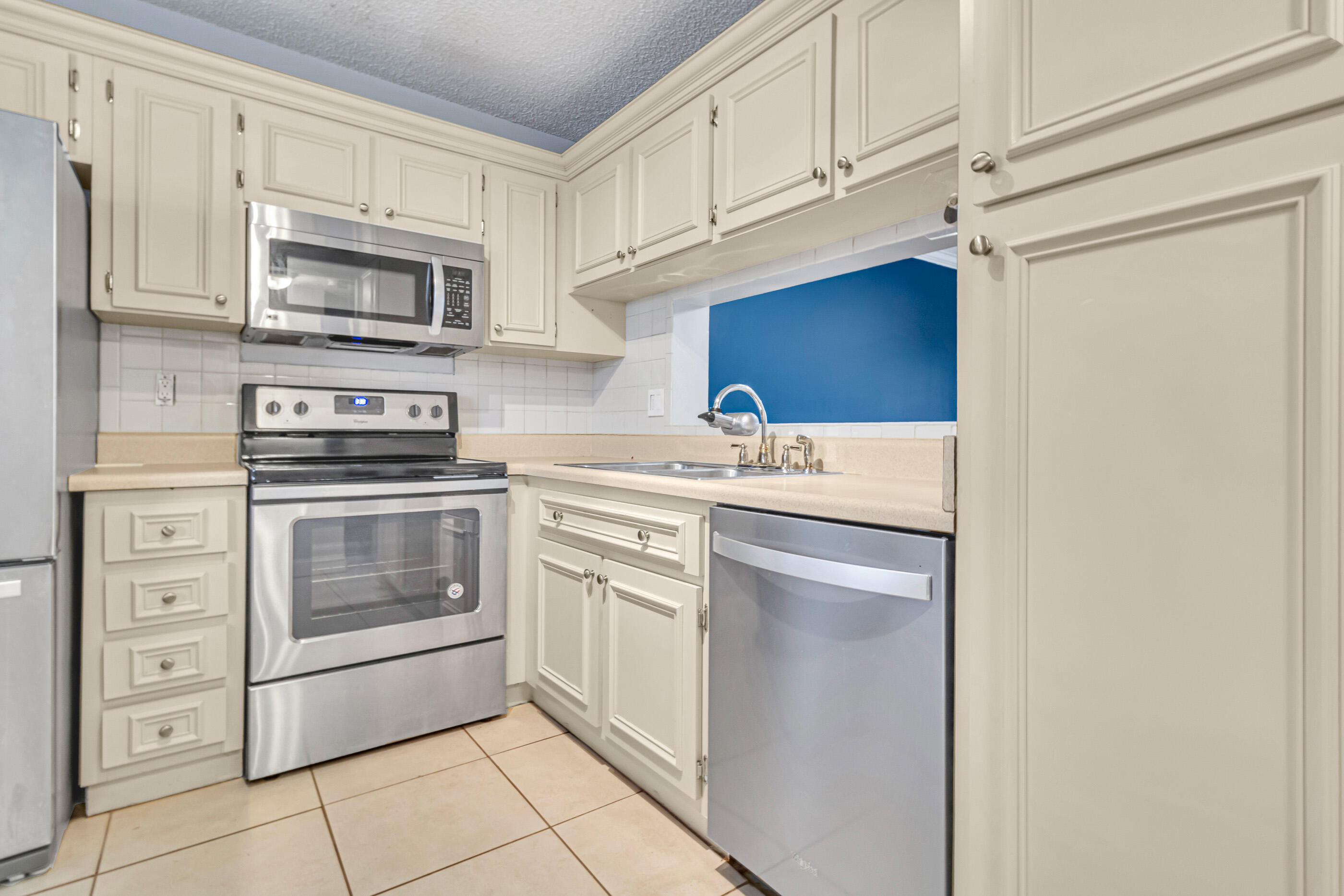 5510 Lakeside Drive 202 Property Photo 1