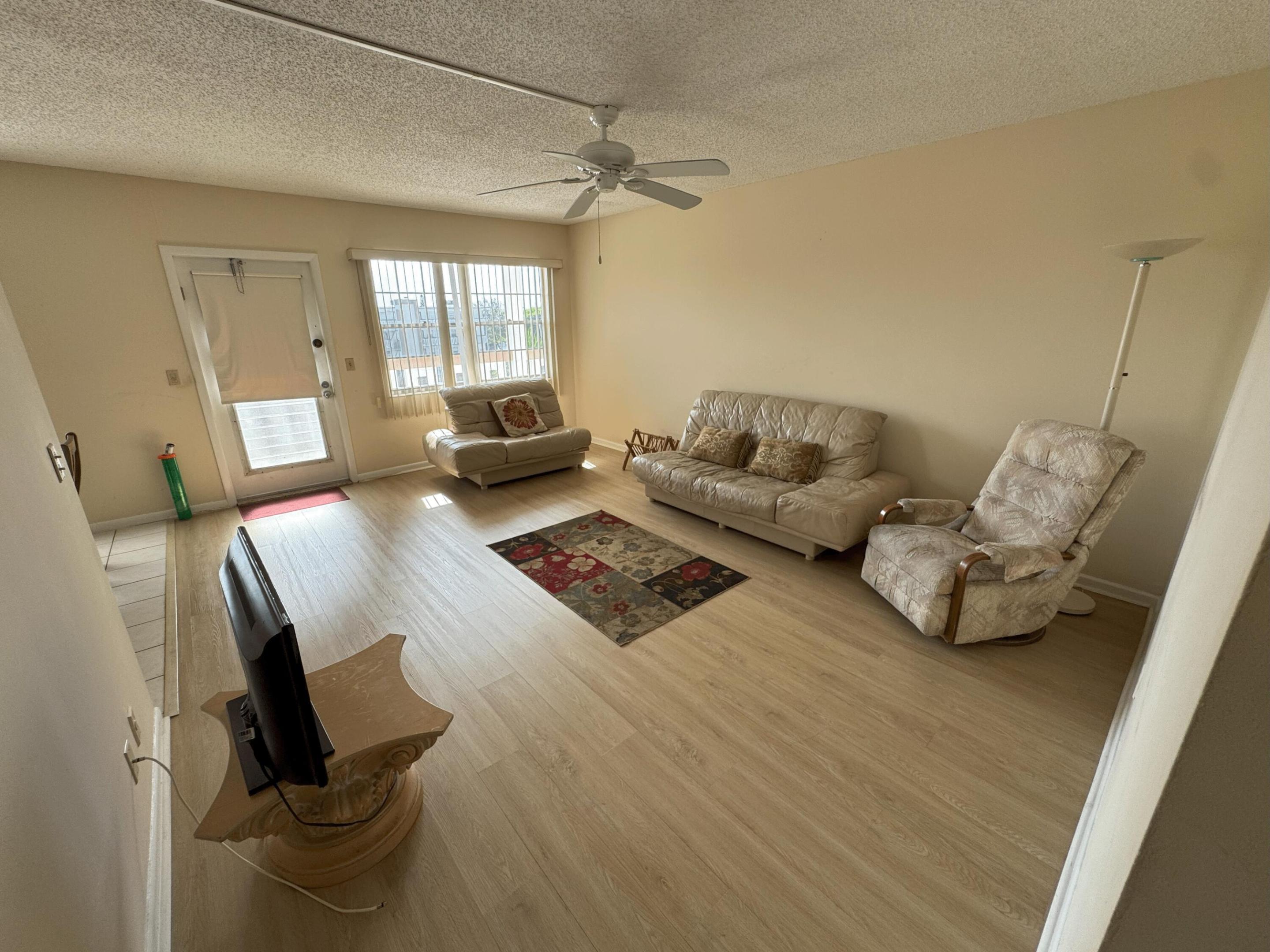 4075 Cornwall D Property Photo 4