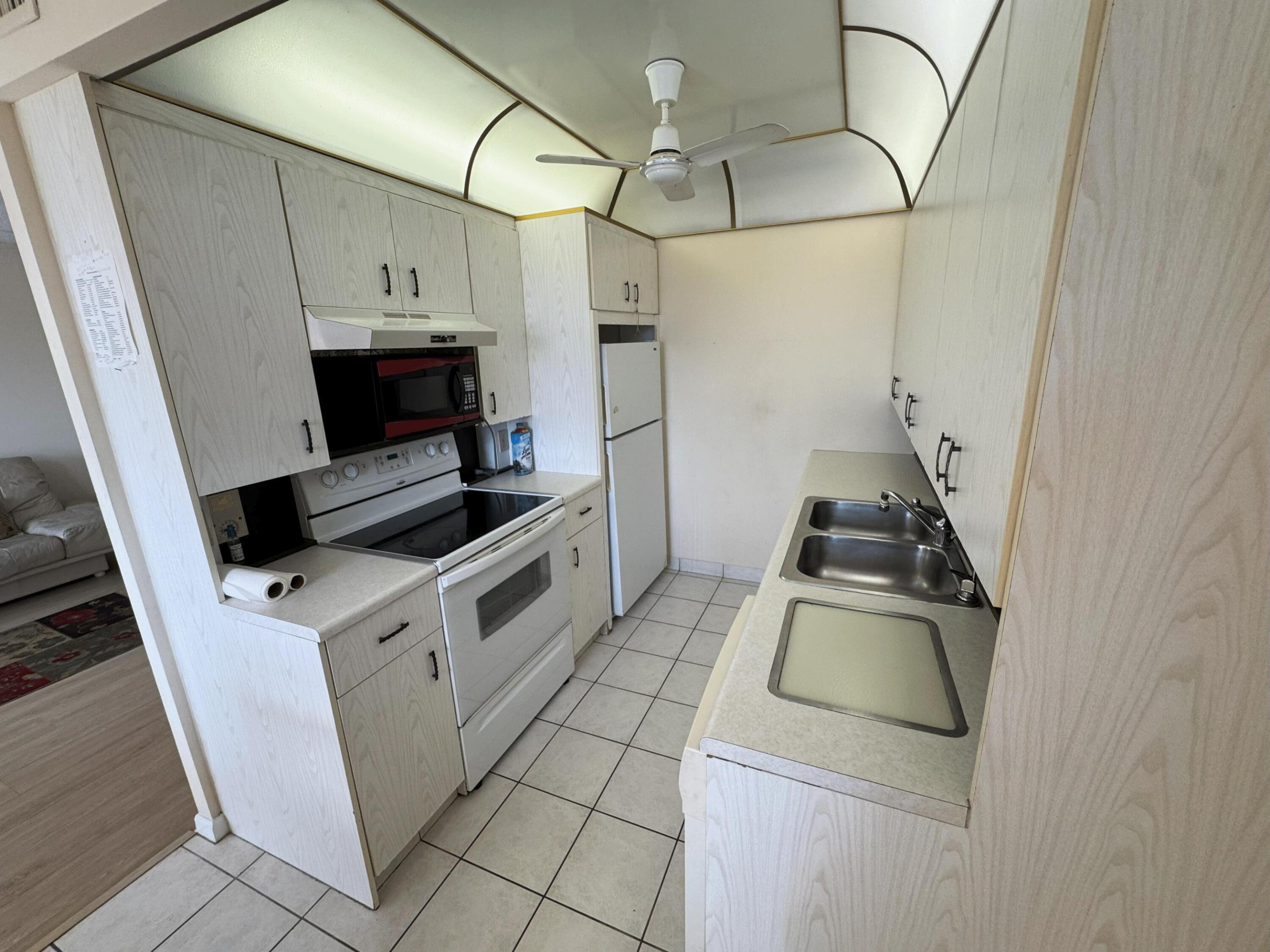 4075 Cornwall D Property Photo 6