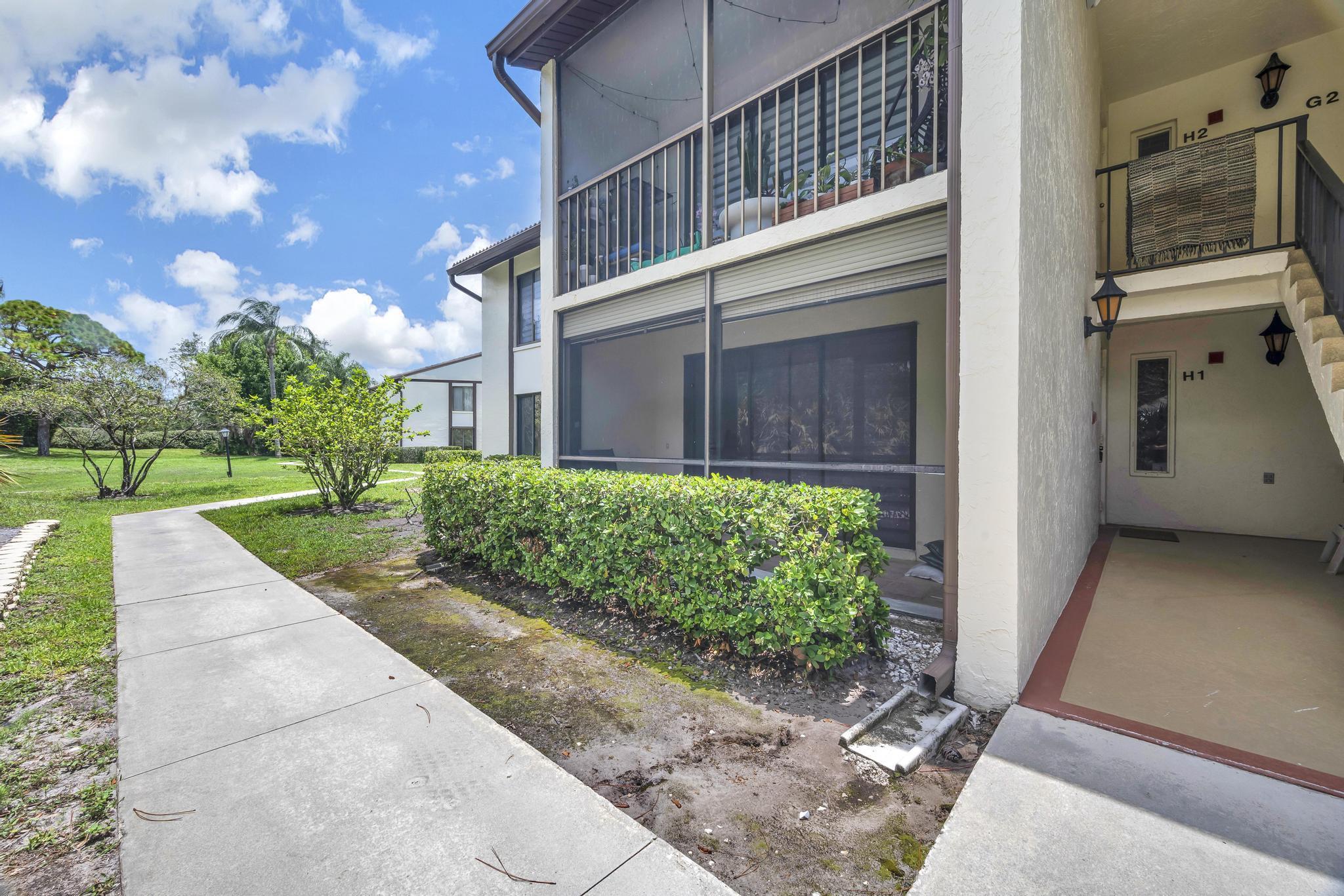 1485 Sw Silver Pine Way 107 H-1 Property Photo 1