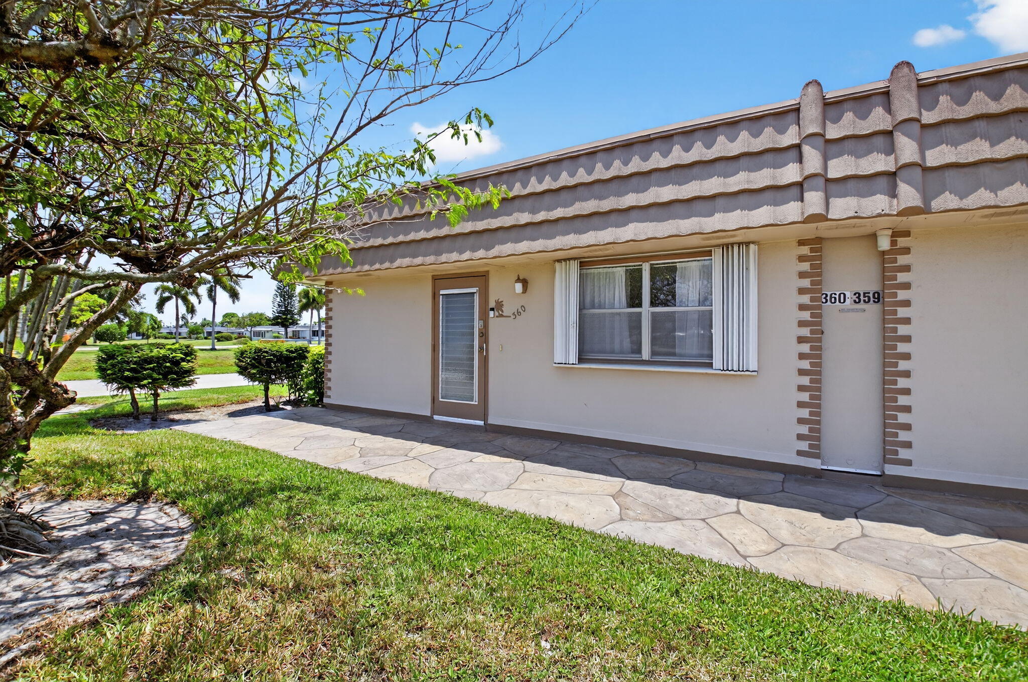 360 Seville O Property Photo 2