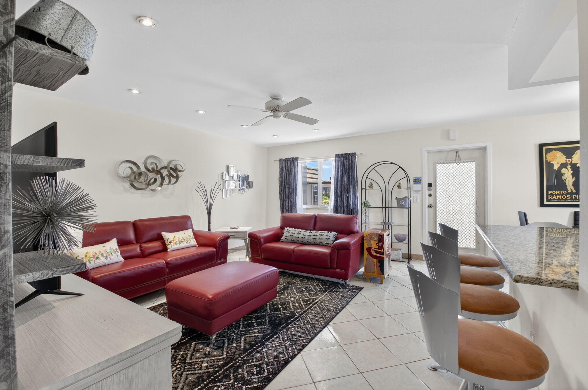 360 Seville O Property Photo 3
