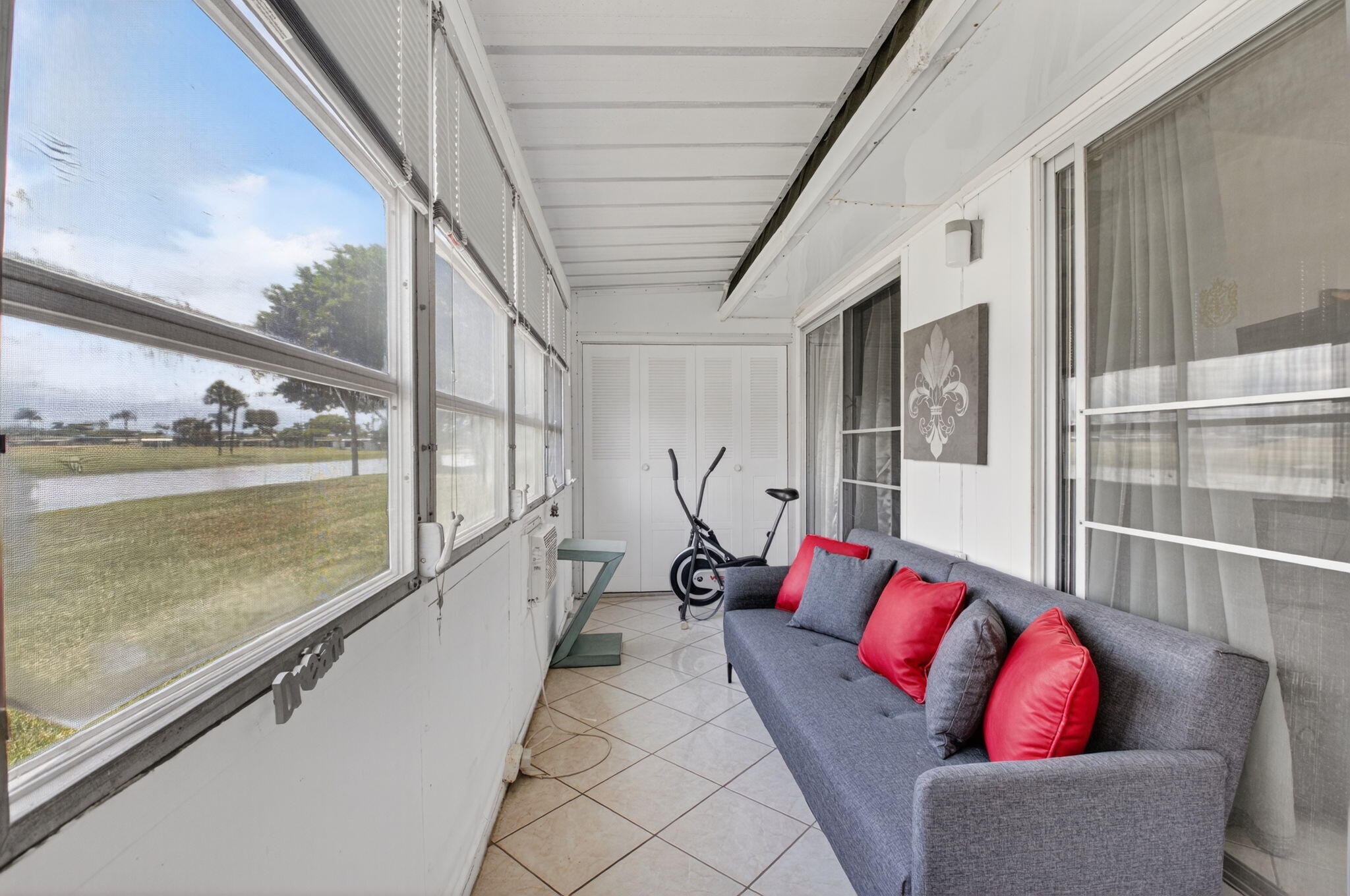 360 Seville O Property Photo 17