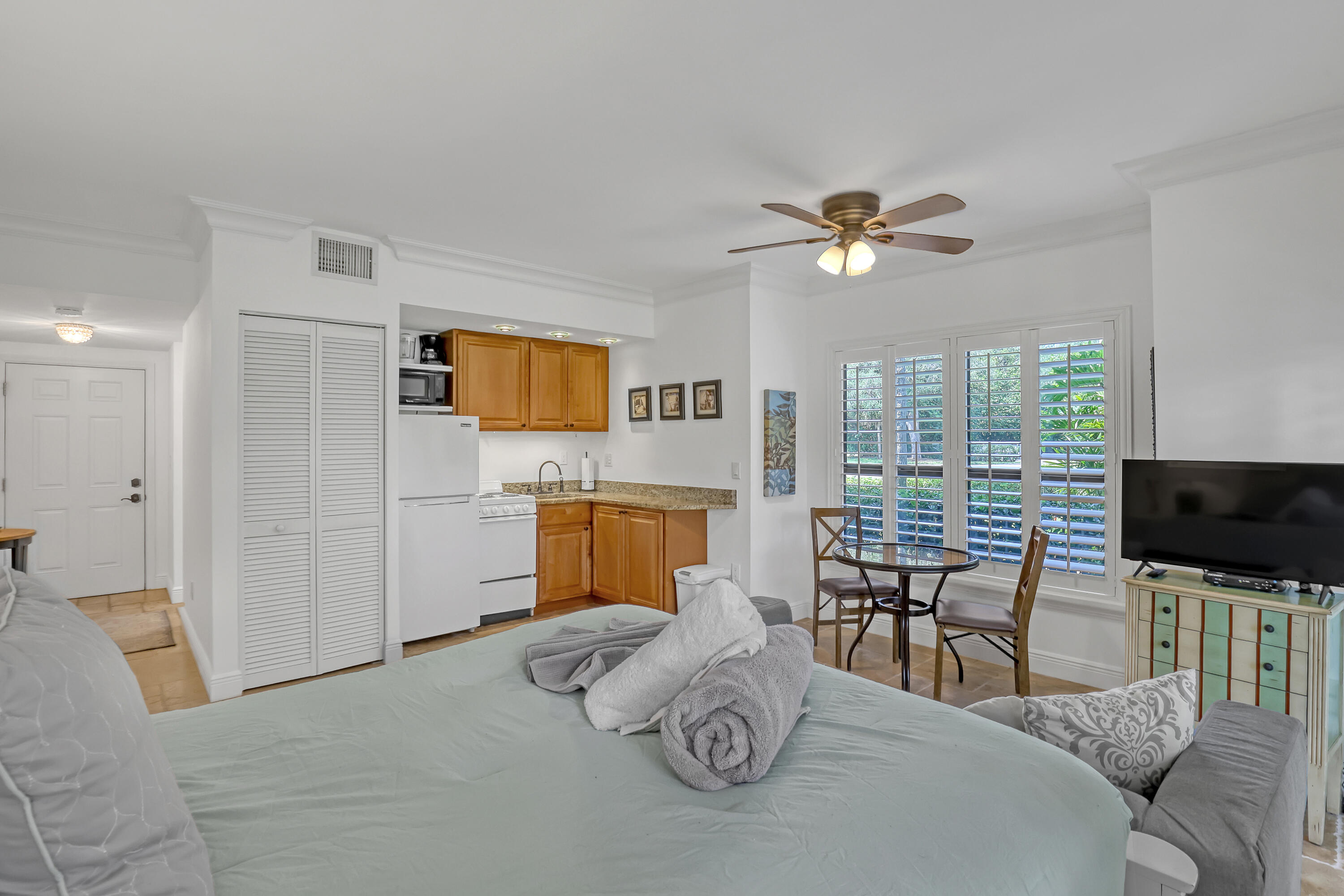 11863 Wimbledon Circle 408 Property Photo 4