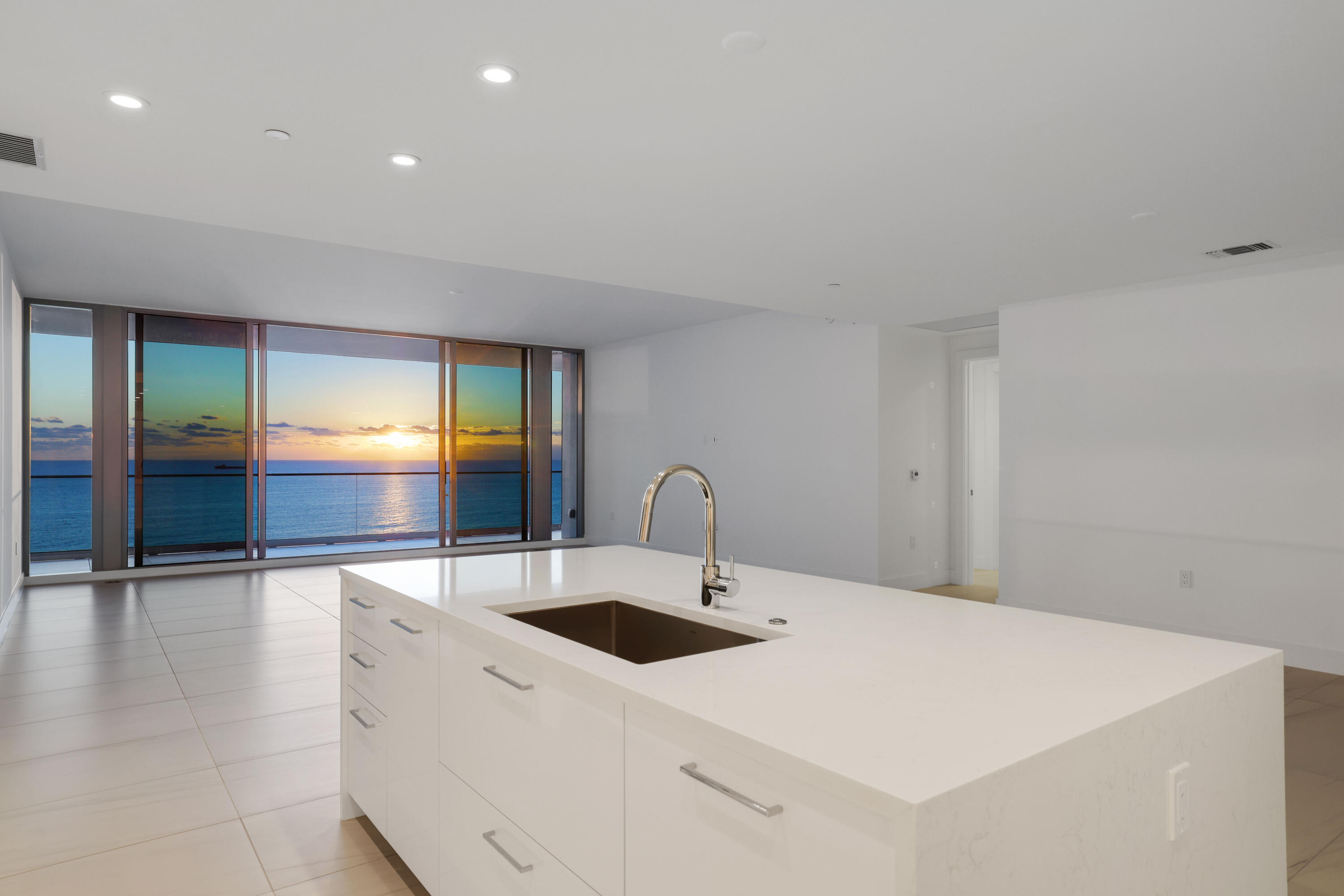 153 N Seabreeze Boulevard 1001 Property Photo 1