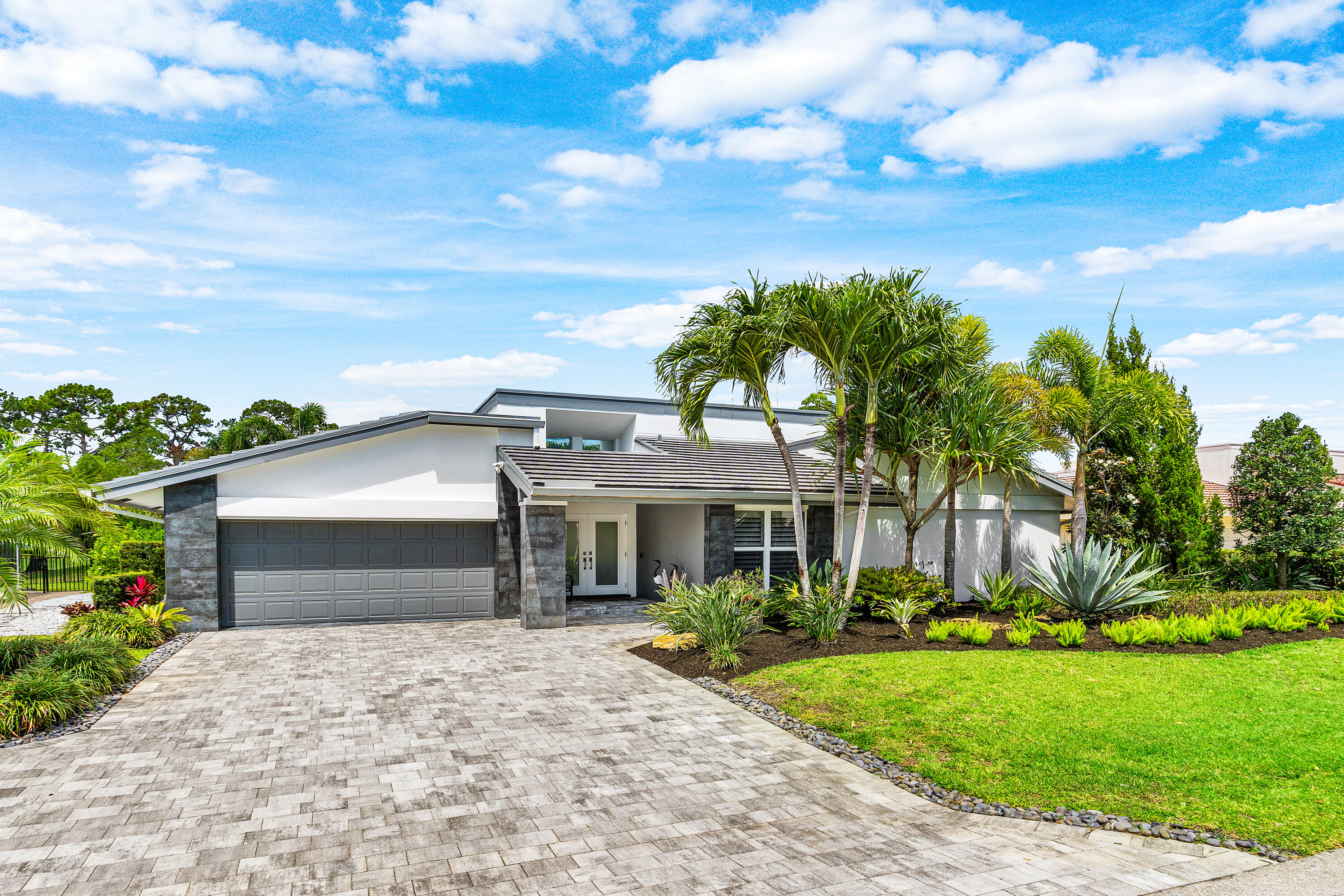 632 Lakewoode Circle W