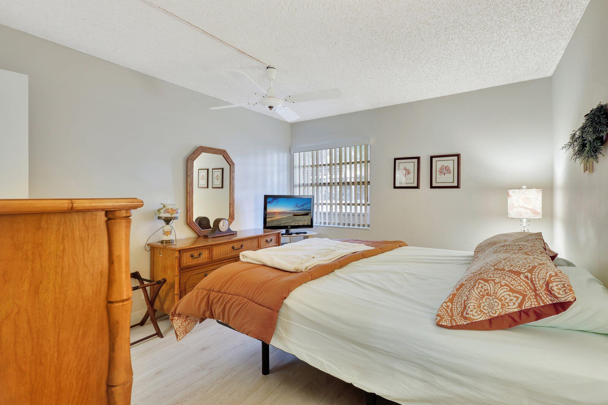 825 E Normandy R Property Photo 15