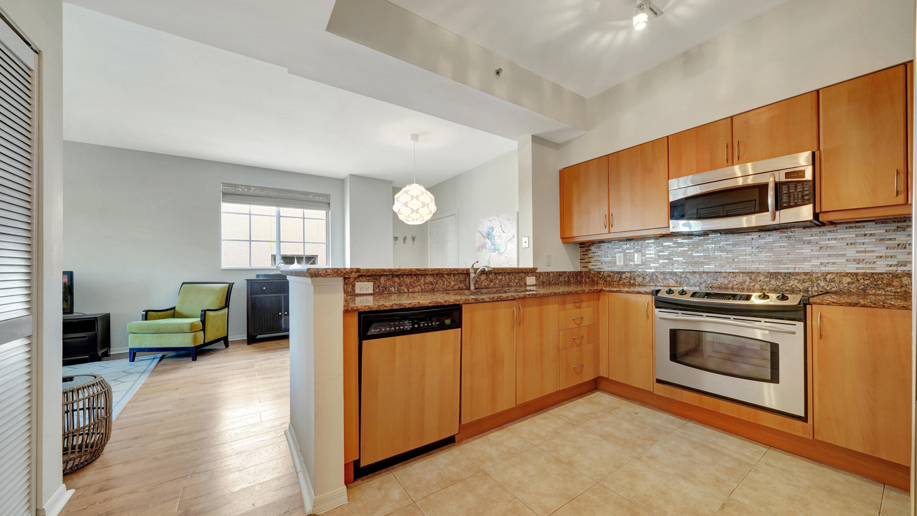 233 S Federal Highway 425 Property Photo 1