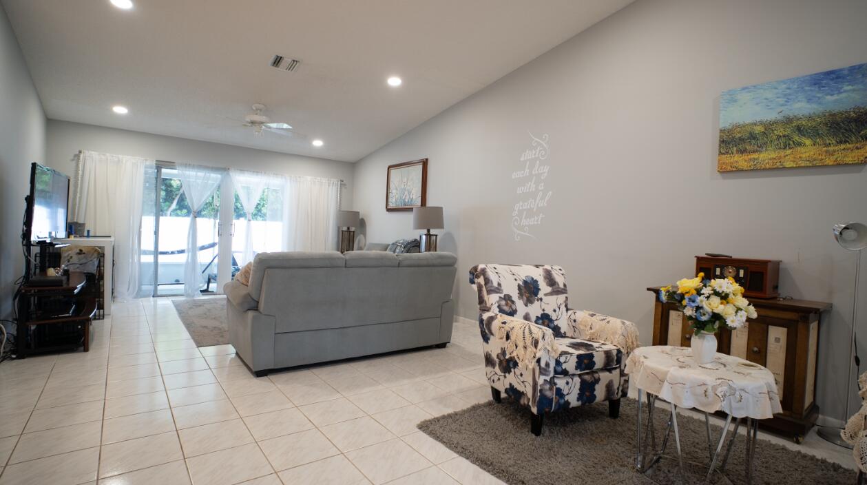 3872 Summer Chase Court Property Photo 7