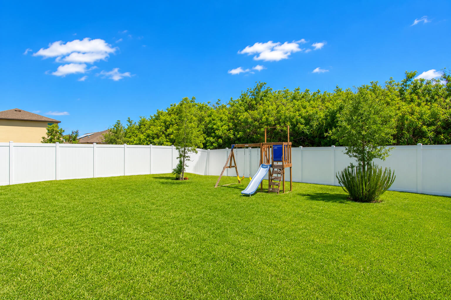 4242 Thurso Way Property Photo 5