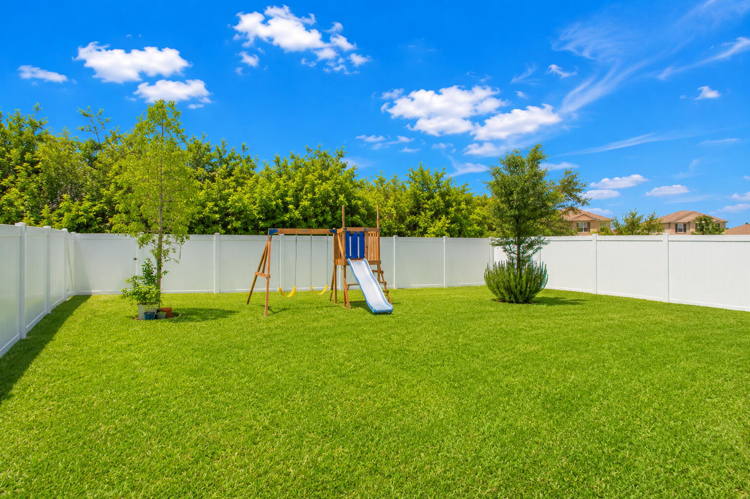 4242 Thurso Way Property Photo 6