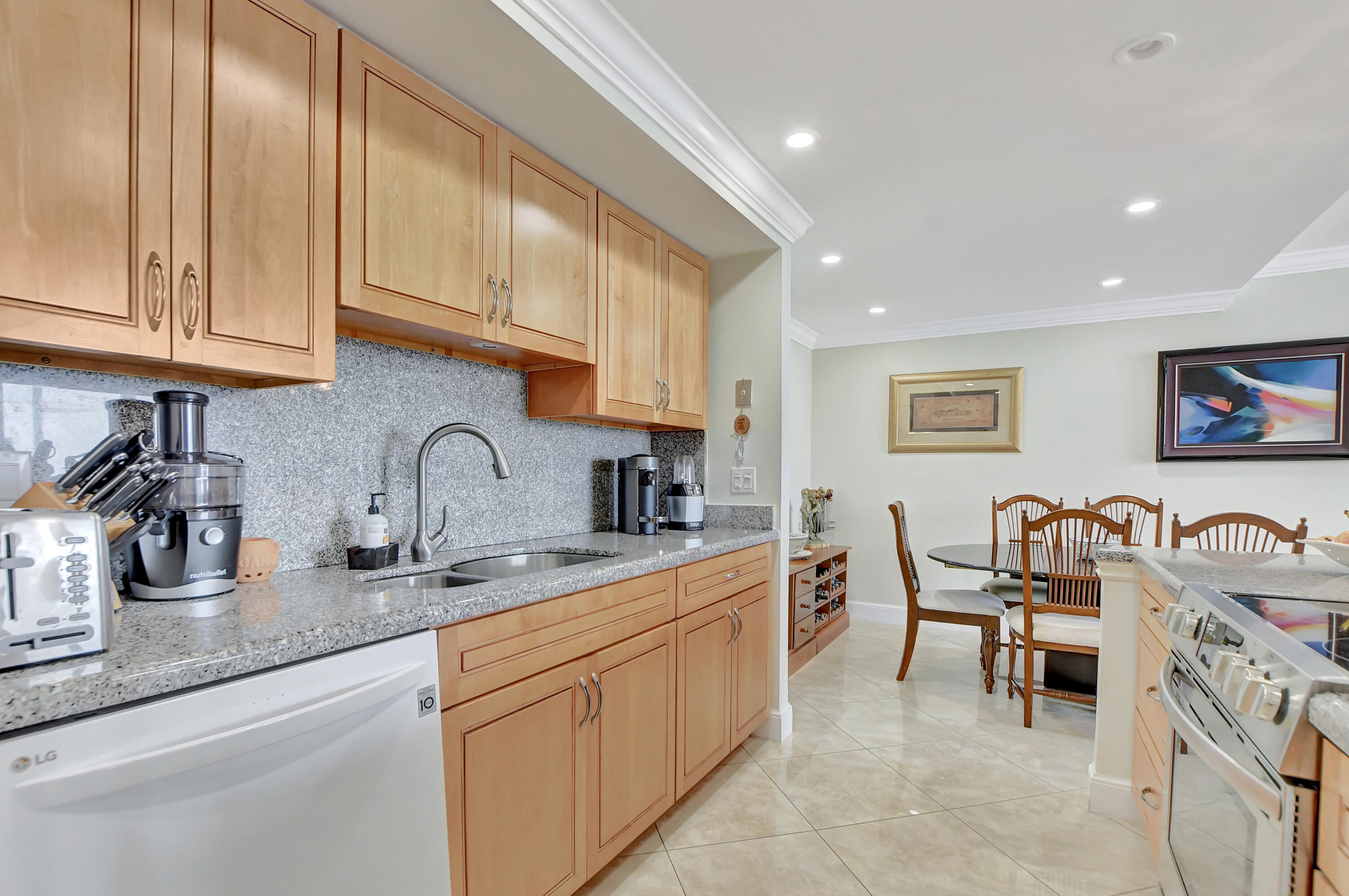2121 N Ocean Boulevard 1405e Property Photo 8