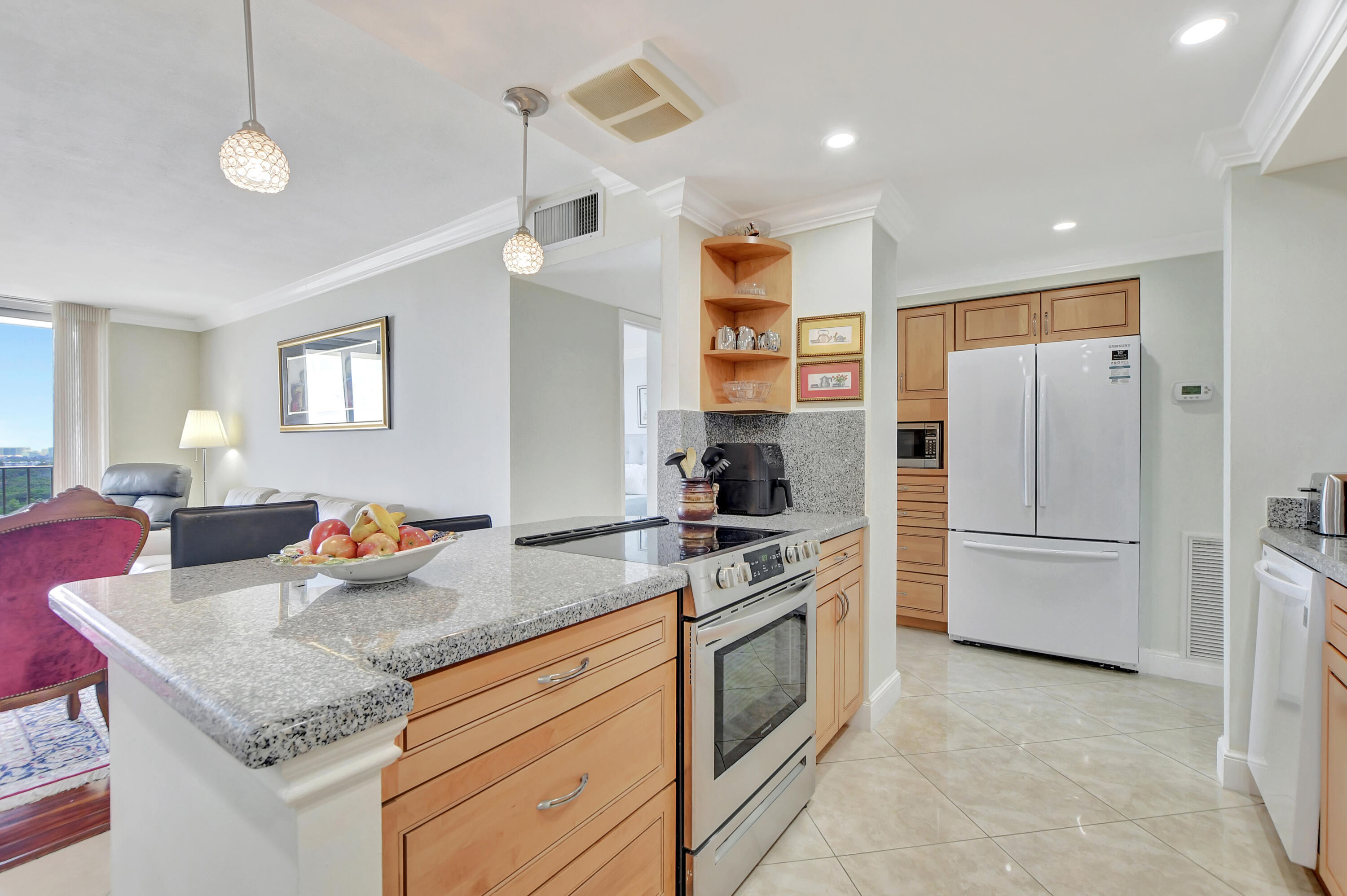 2121 N Ocean Boulevard 1405e Property Photo 9