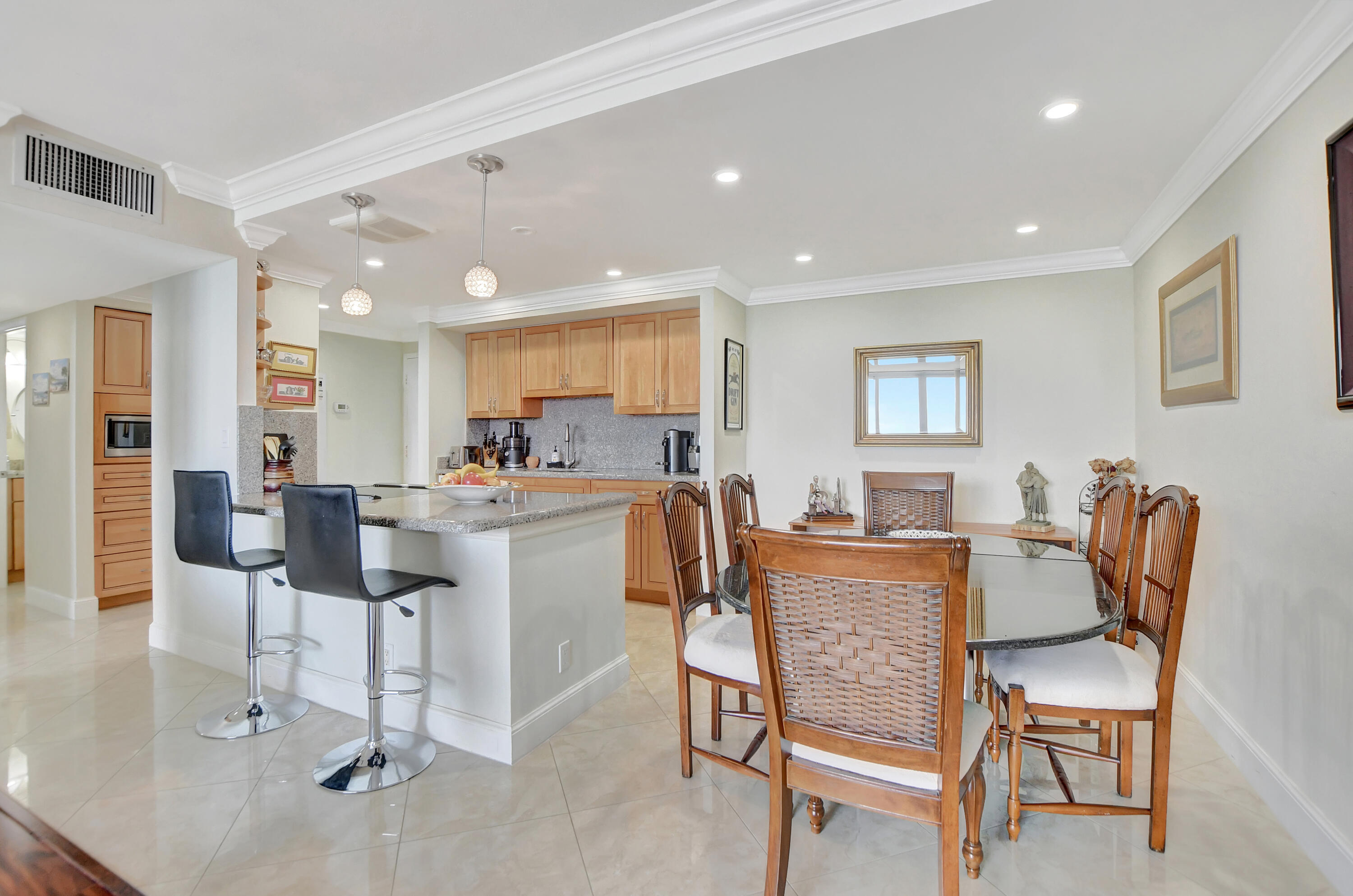 2121 N Ocean Boulevard 1405e Property Photo 11