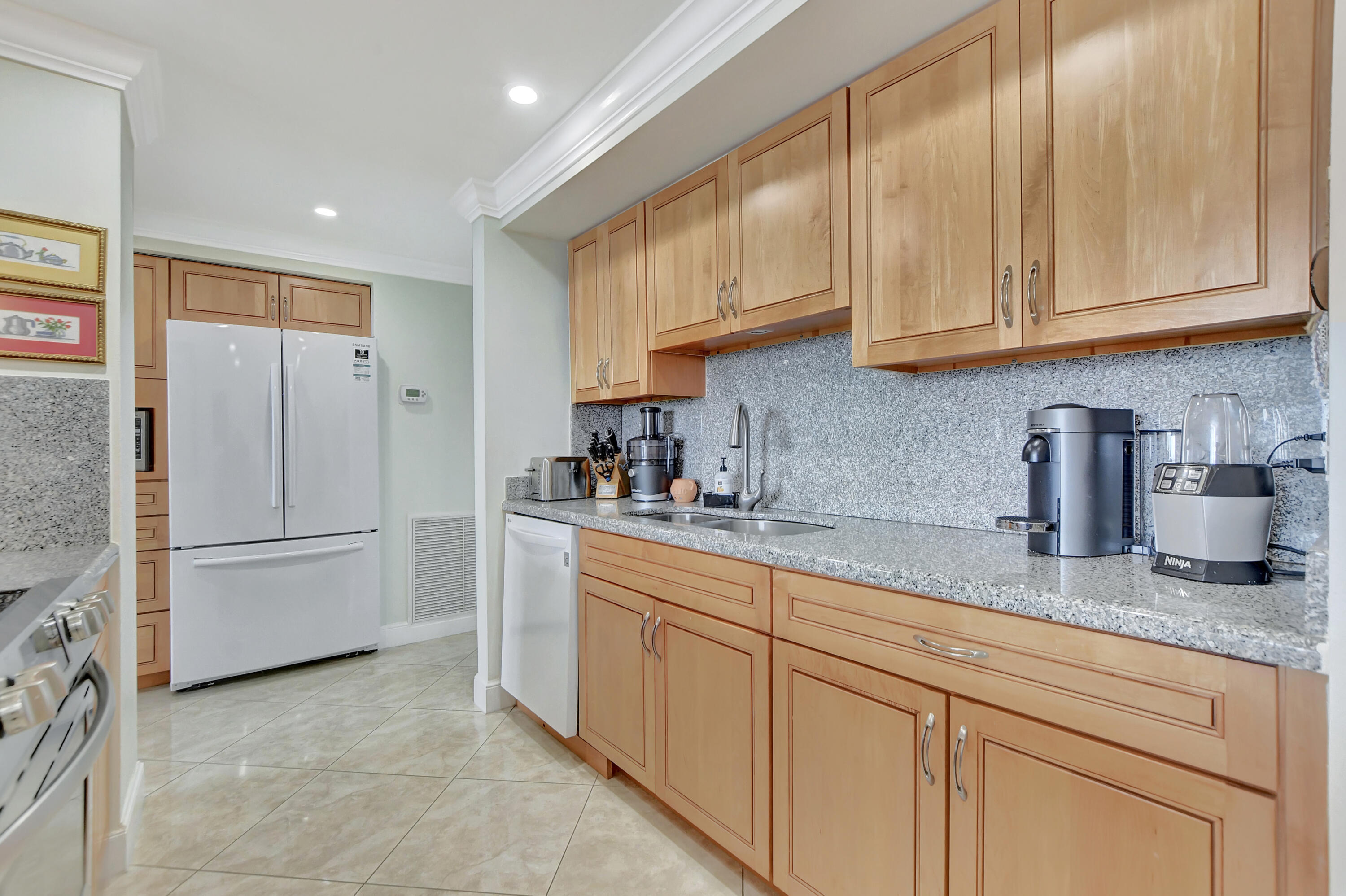 2121 N Ocean Boulevard 1405e Property Photo 12
