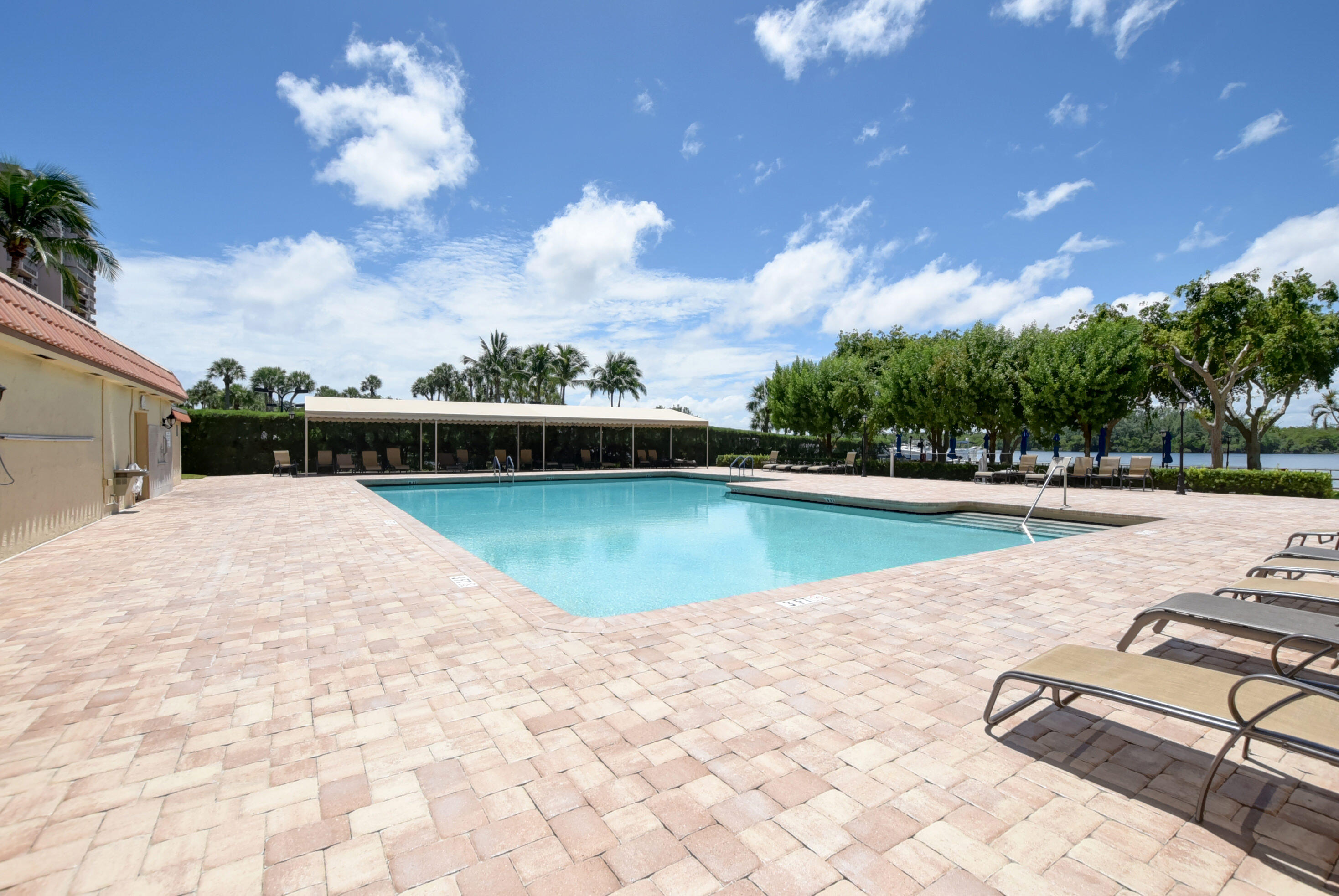 2121 N Ocean Boulevard 1405e Property Photo 41