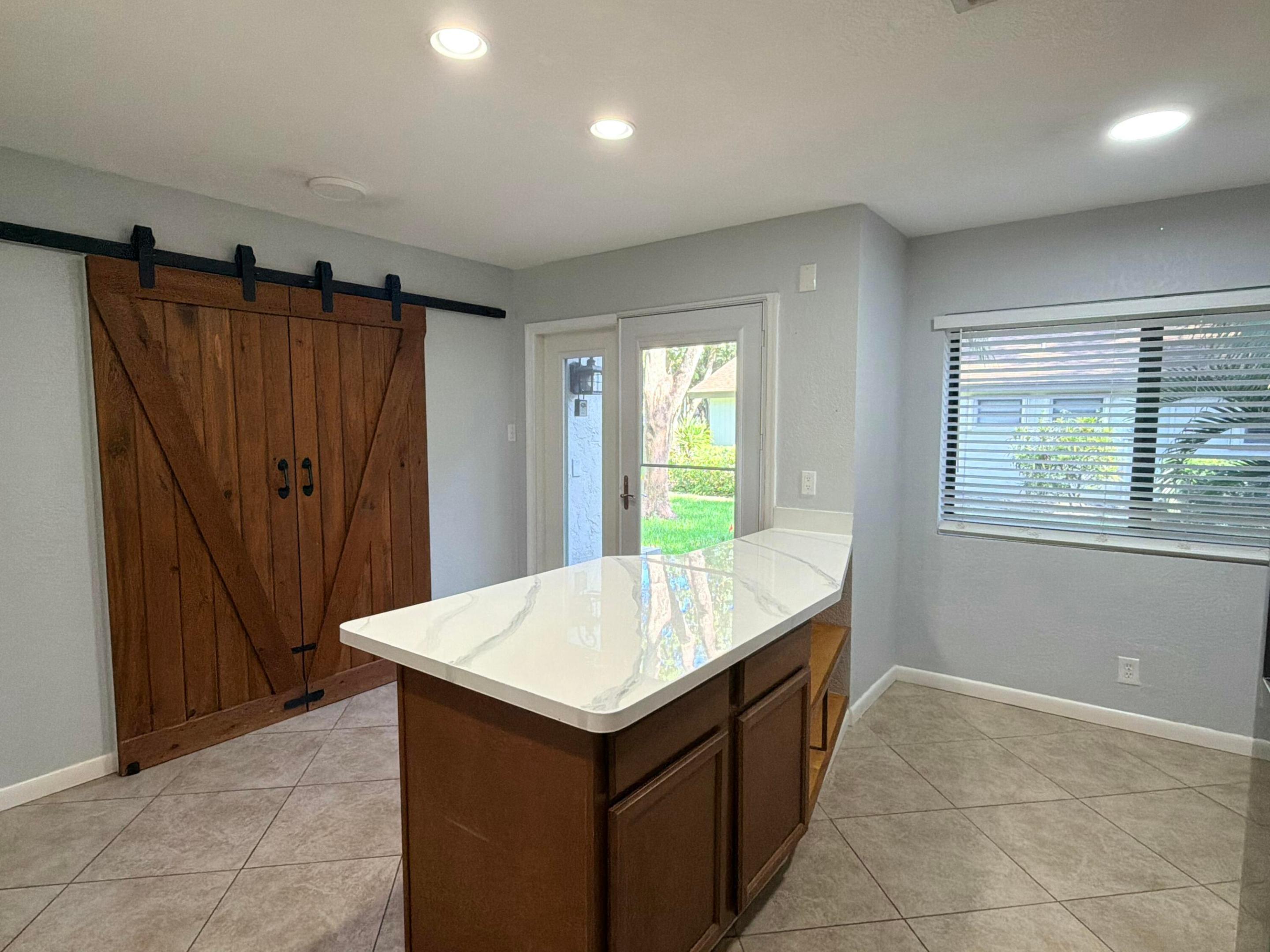 4075 Palm Forest Drive N Property Photo 1